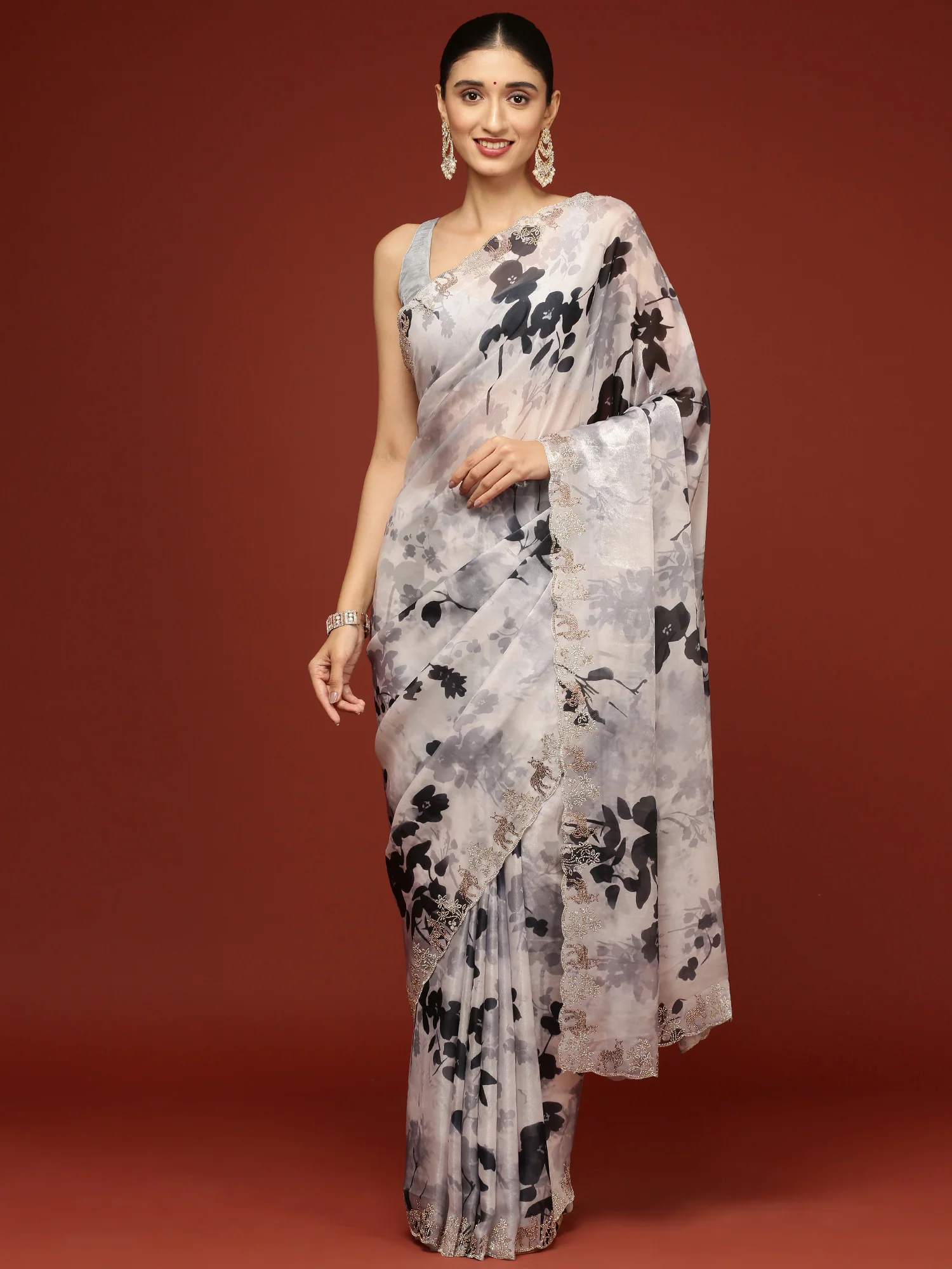 Black And White Crepe Weaved Saree - Image 4