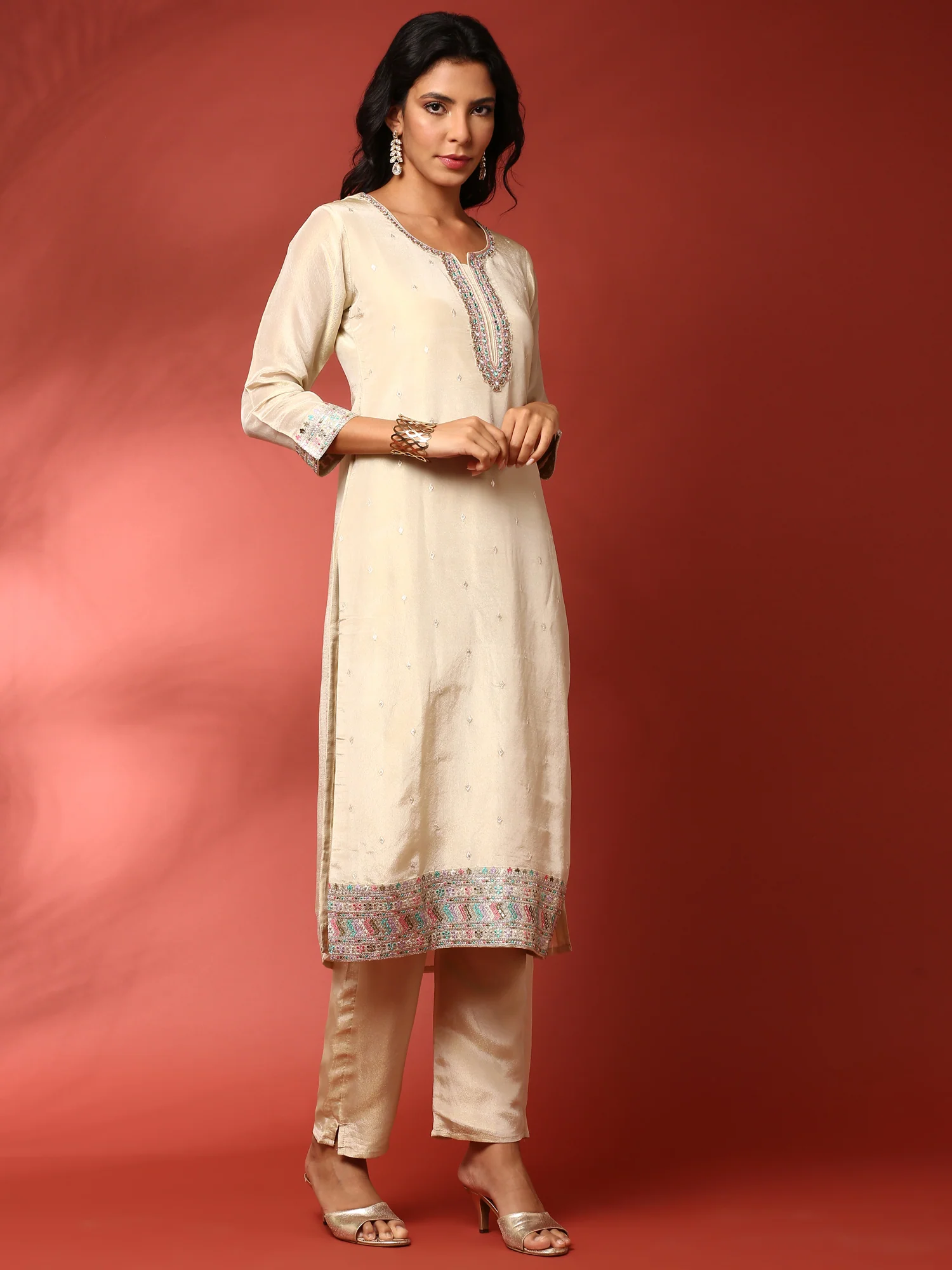 Cream crepe hand embroidered three piece suit set with Floral dupatta - Image 2