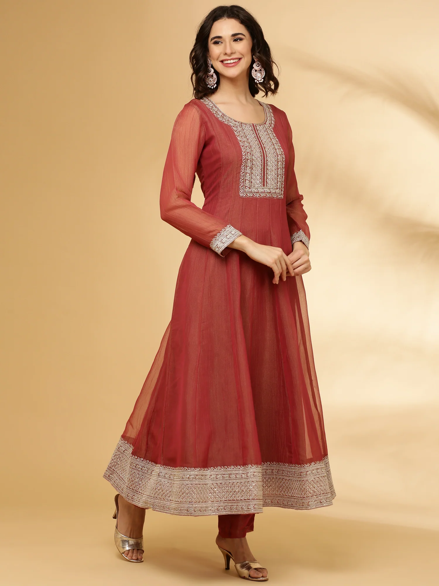 Gajari Tissue Three Piece Set - Image 3