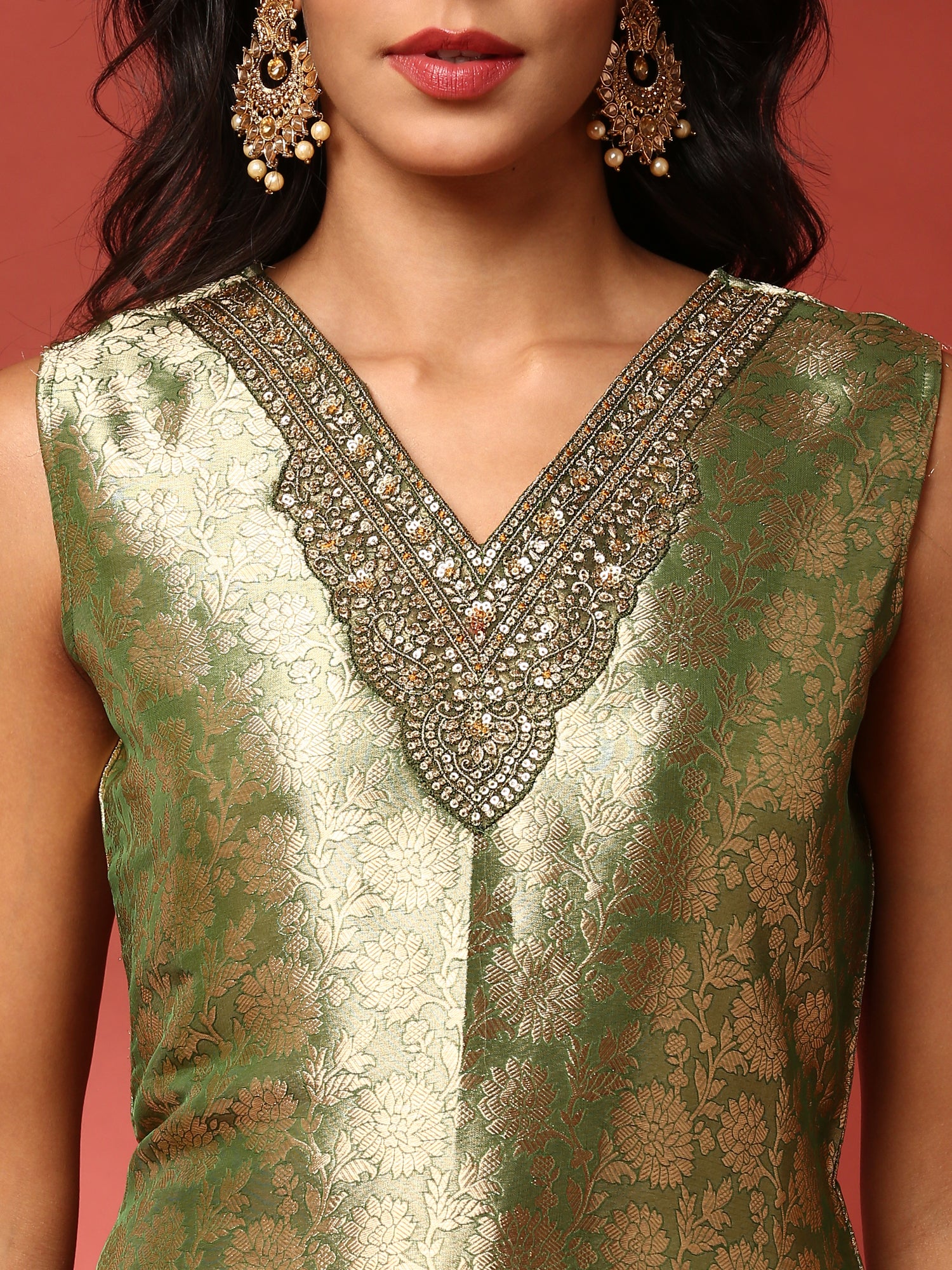 Green banarasi silk embroidered short kurta and palazoo Three piece set - Image 4