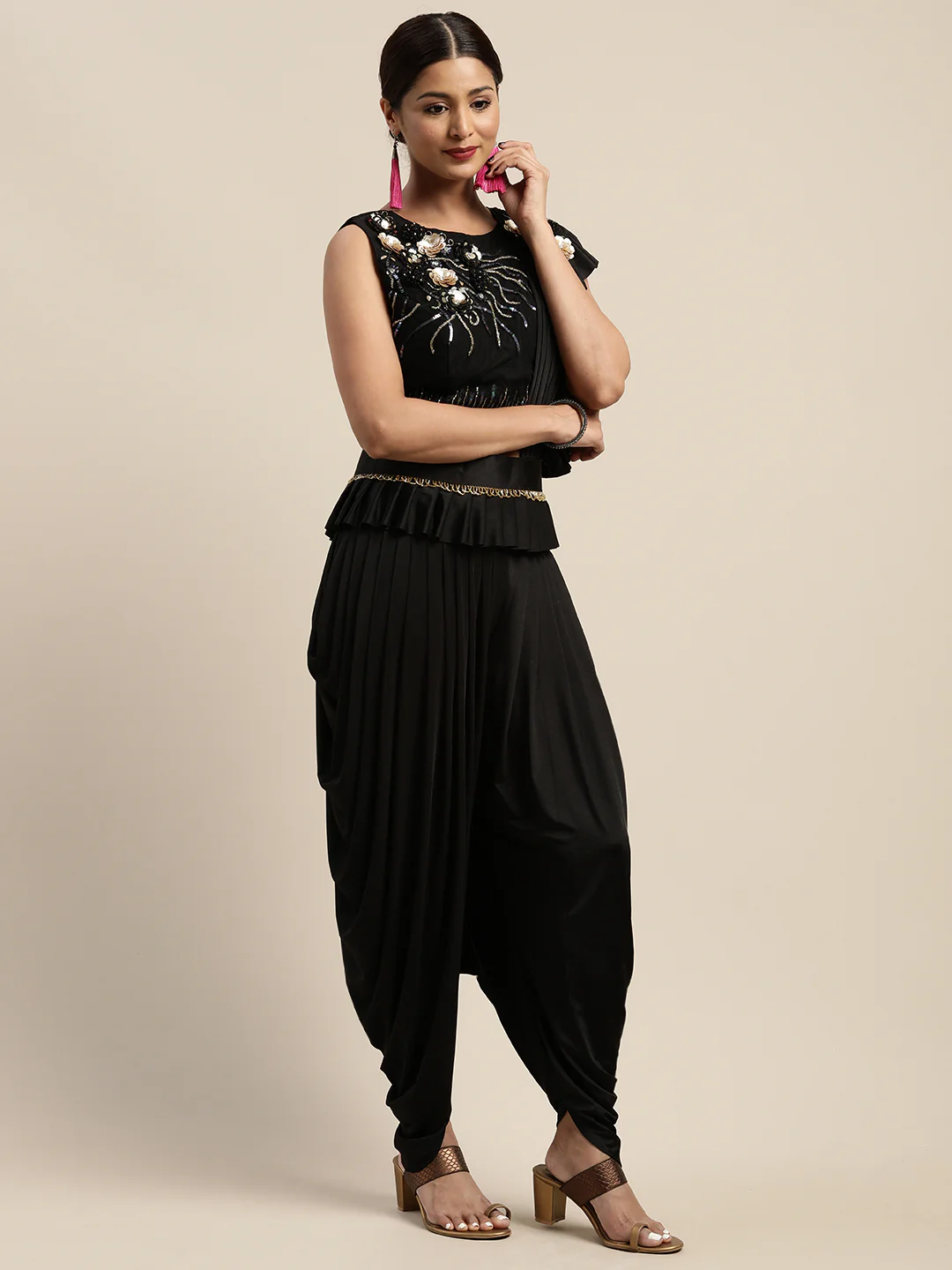 Neerus Black Solid Ready To Wear Saree With Blouse - Image 2