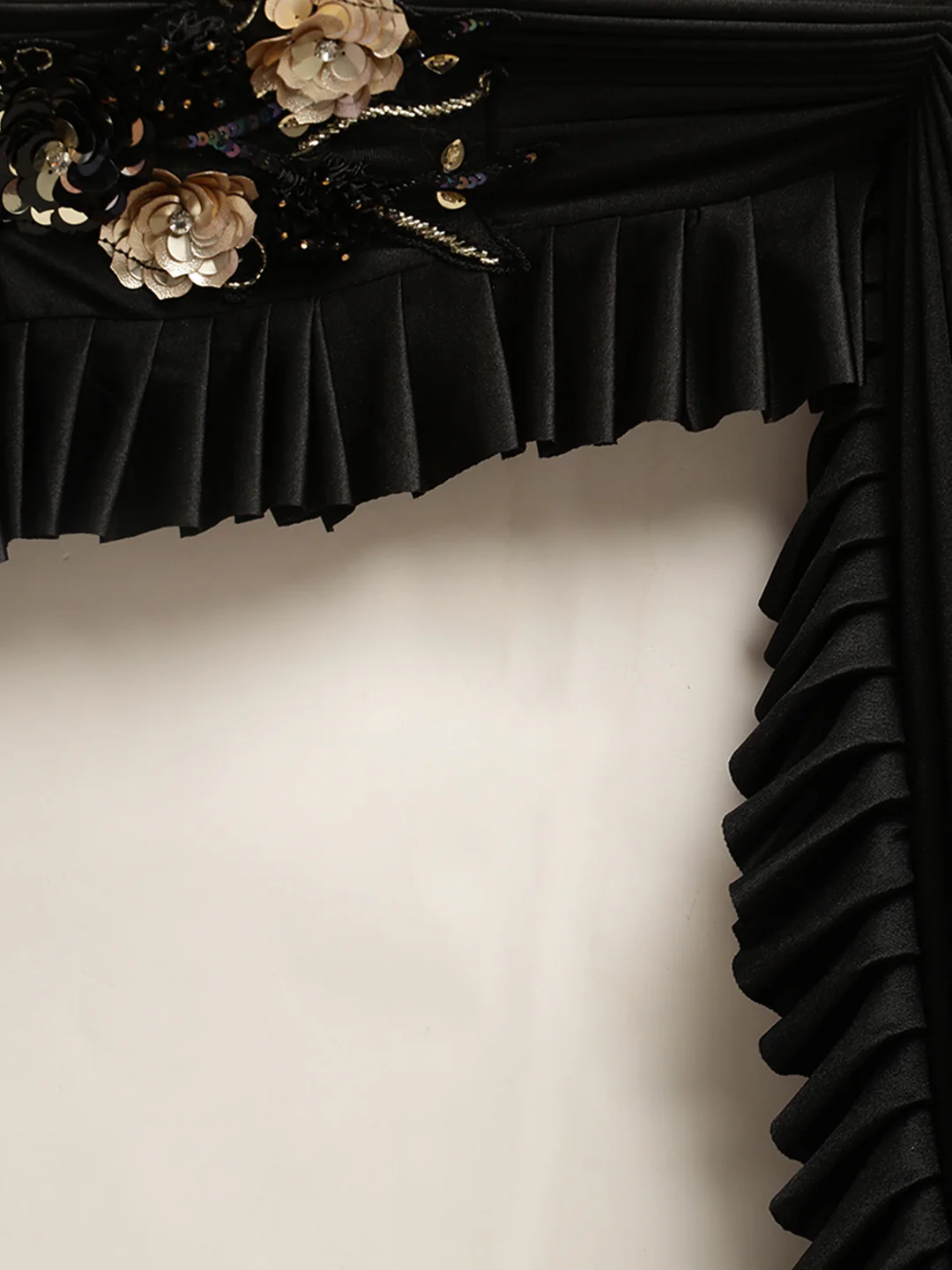 Neerus Black Solid Ready To Wear Saree With Blouse - Image 6