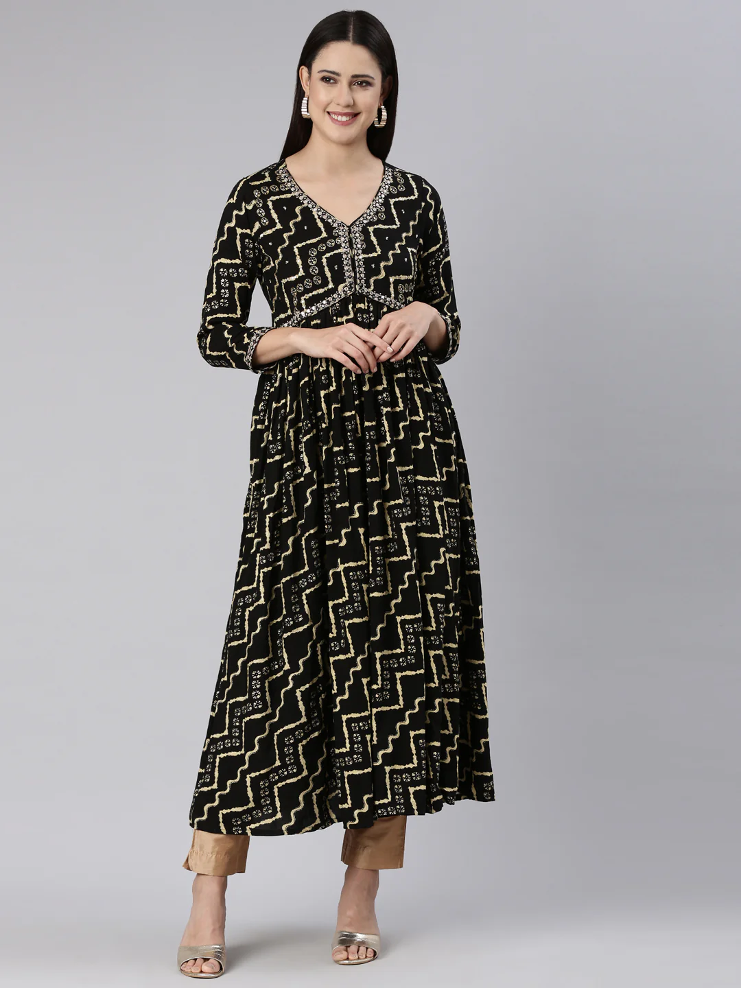 Neerus Black Straight Casual Chevron Dress