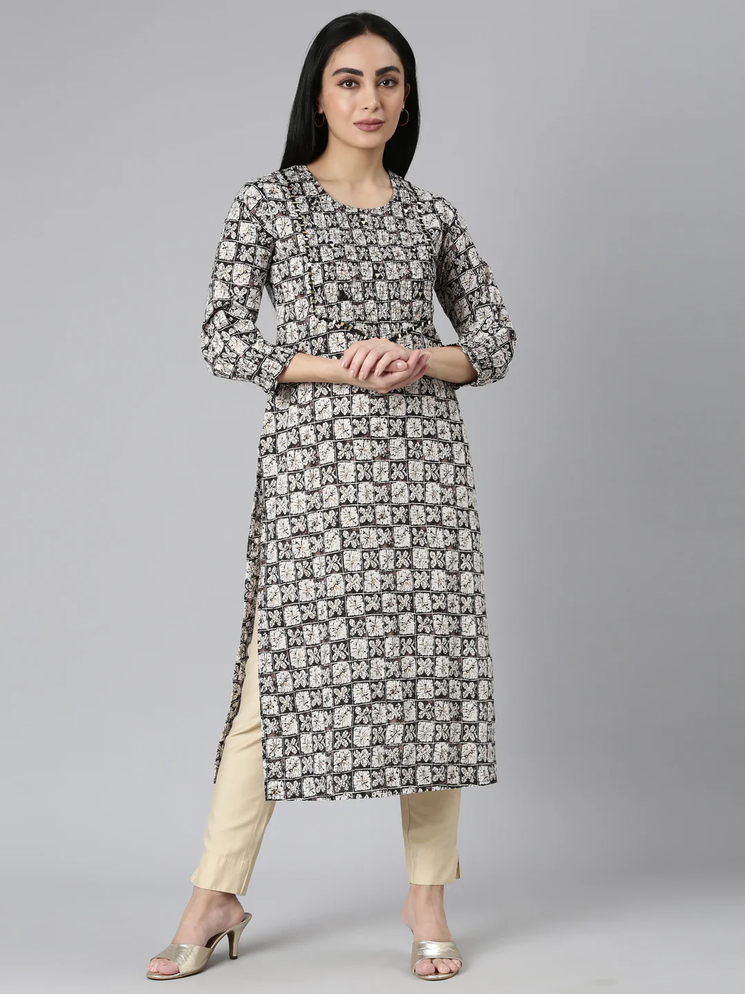 Neerus Black Straight Casual Colourblocked Straight Kurta