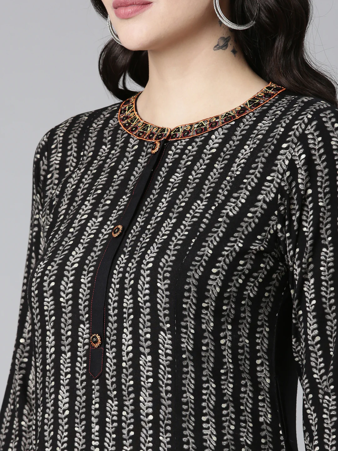 Neerus Black Straight Casual Printed Dress - Image 4