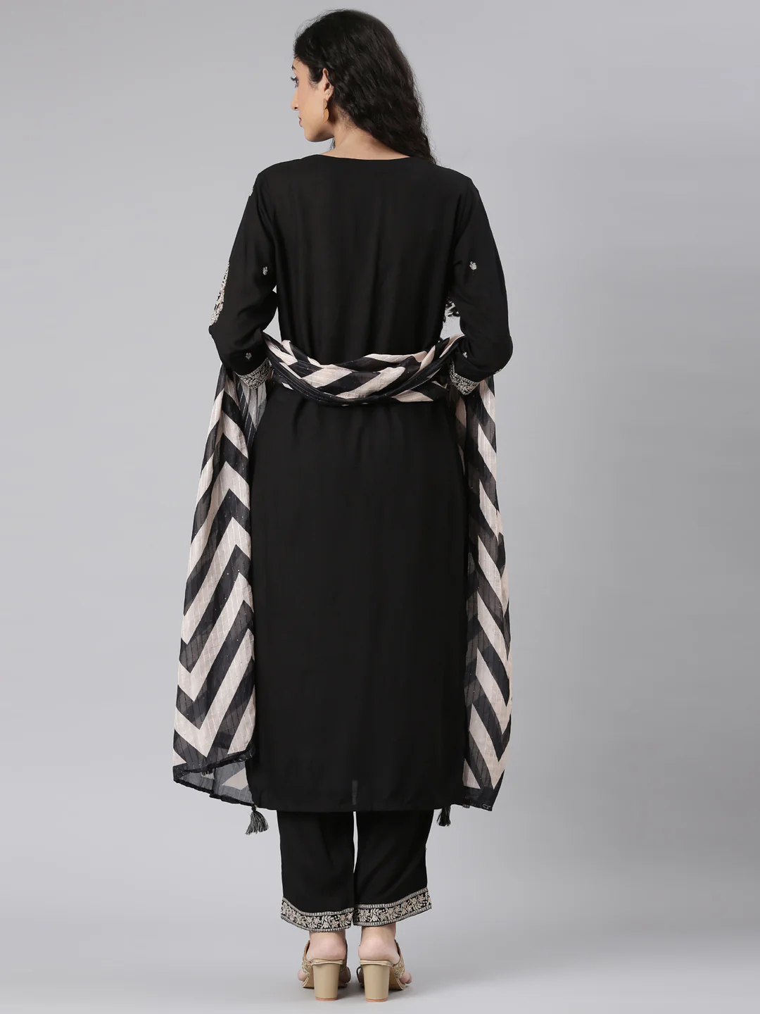 Neerus Black Straight Casual Solid Kurta and Trouser with Dupatta - Image 4
