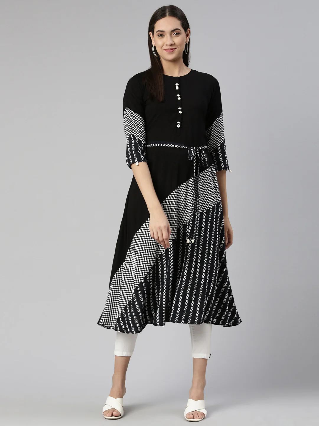 Neerus Black Straight Straight Cotton Kurta