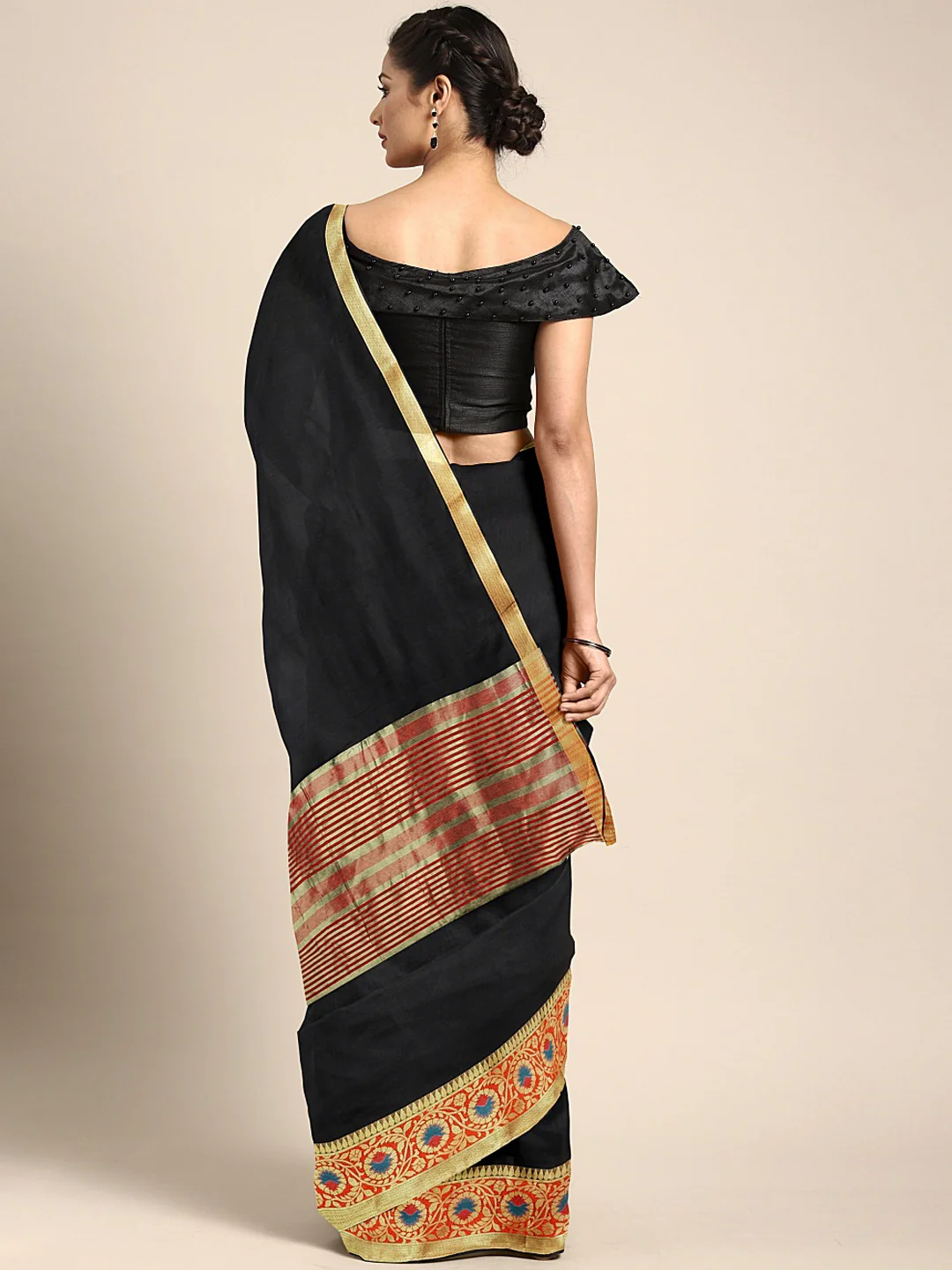 Neerus Black Textured Saree With Blouse - Image 2
