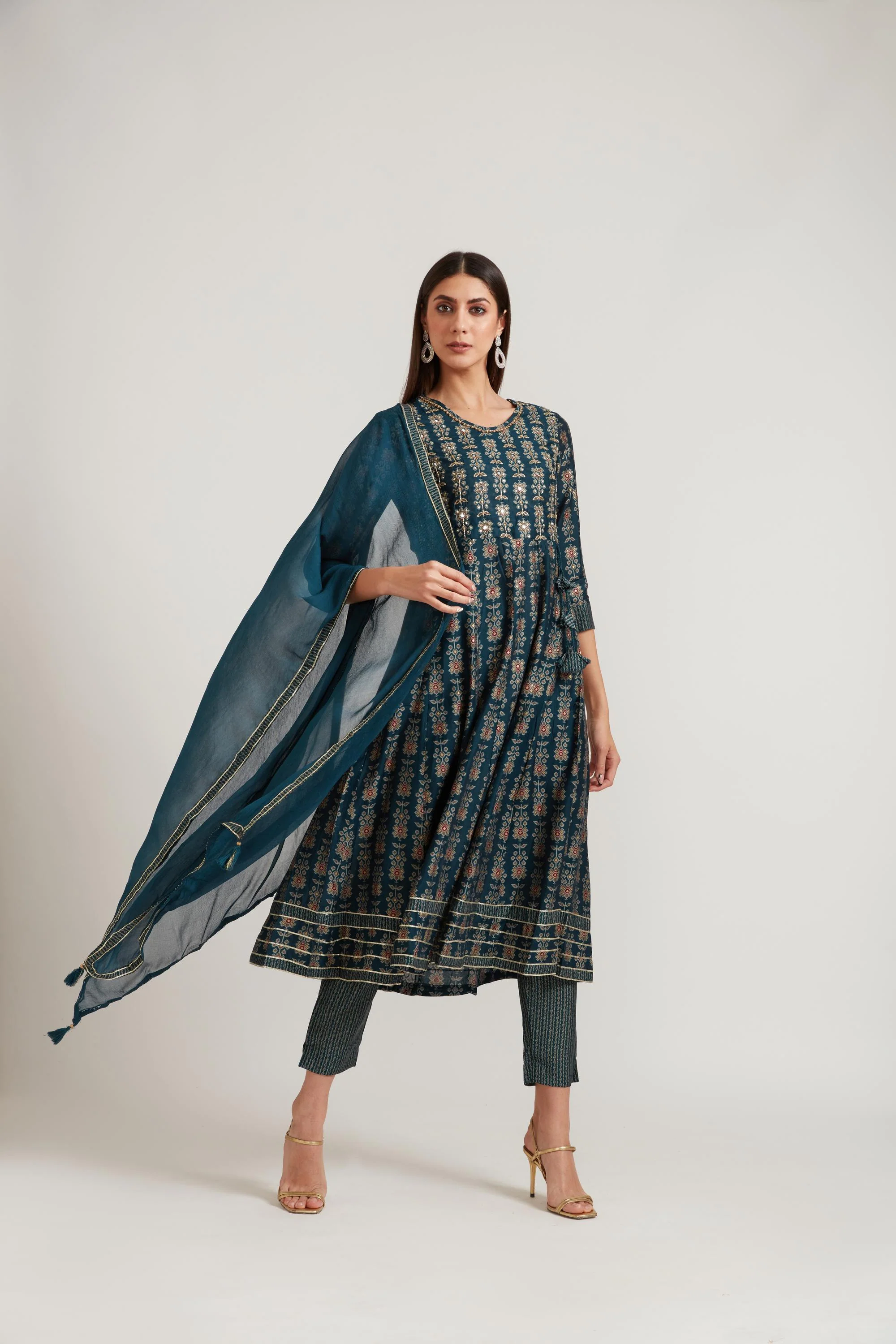 Neerus Blue Color Model Fabric Suit - Image 4