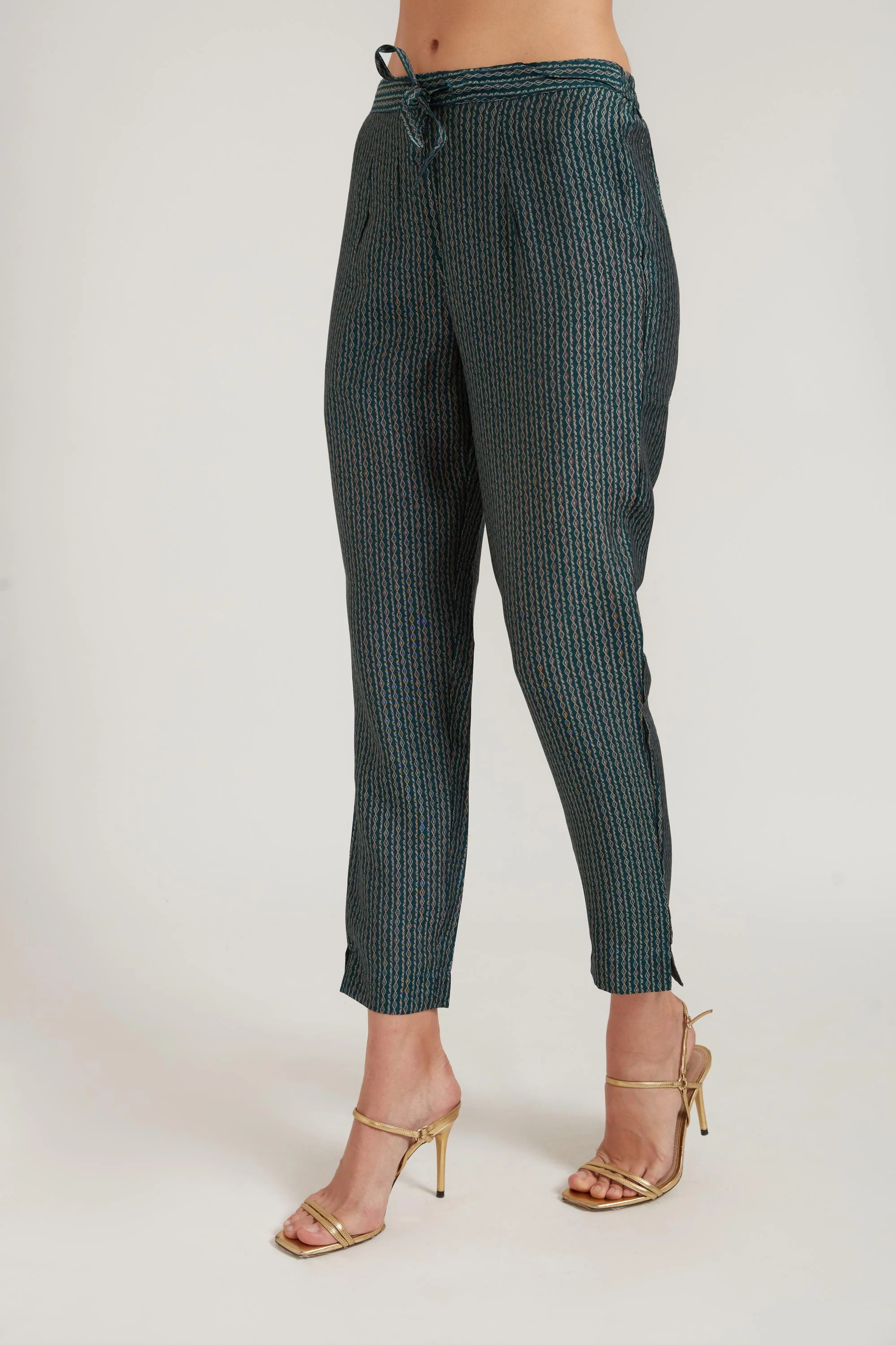 Neerus Blue Color Model Fabric Suit - Image 9
