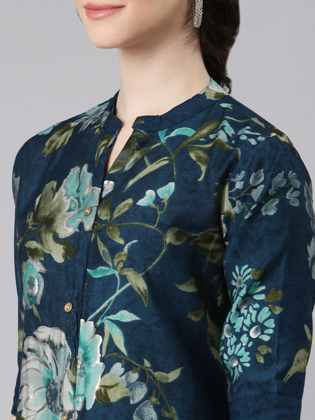 Neerus Blue Straight Casual Floral Panelled Kurta - Image 4