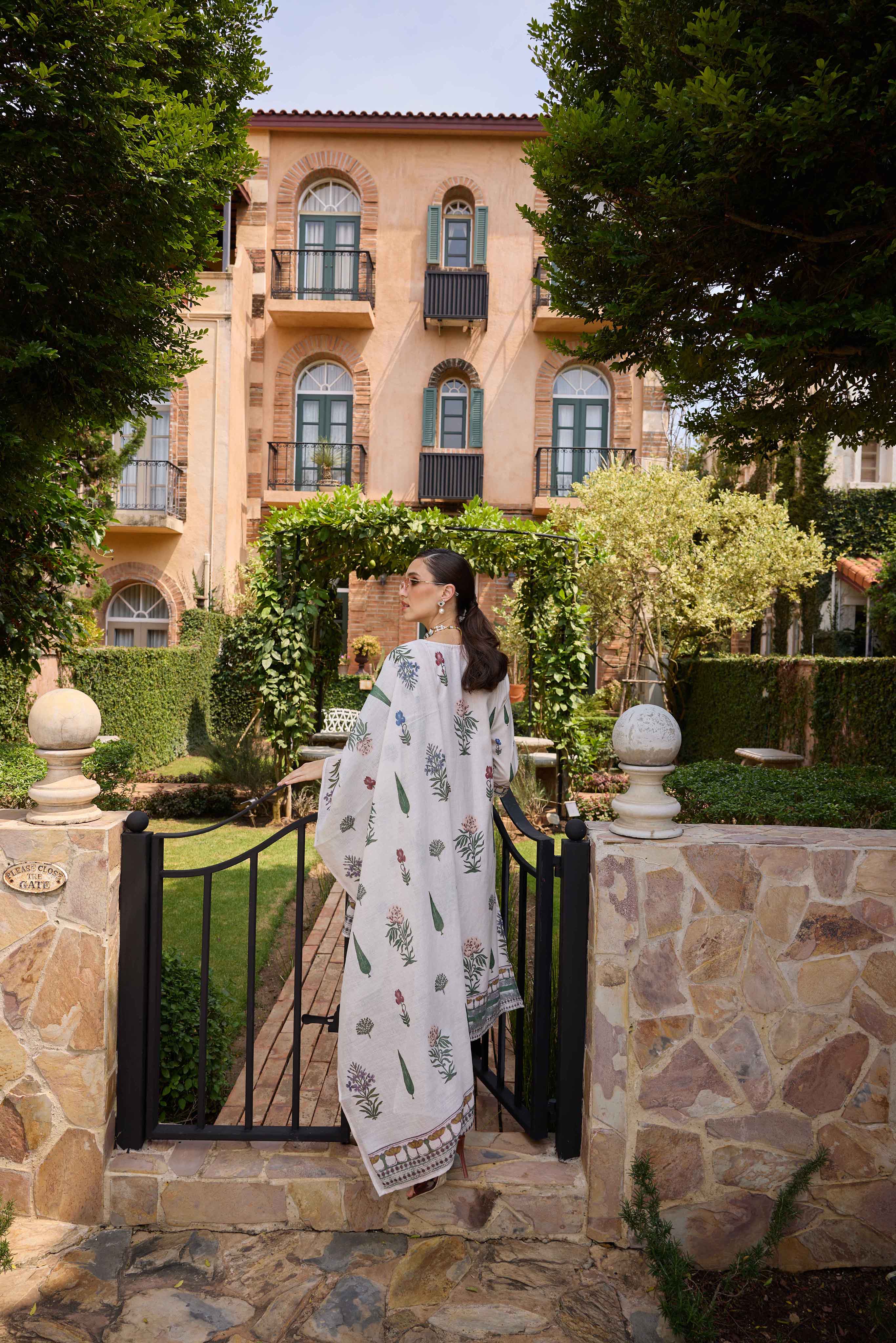 Neerus Cream Printed Straight Kurta and Trousers With Dupatta - Image 4