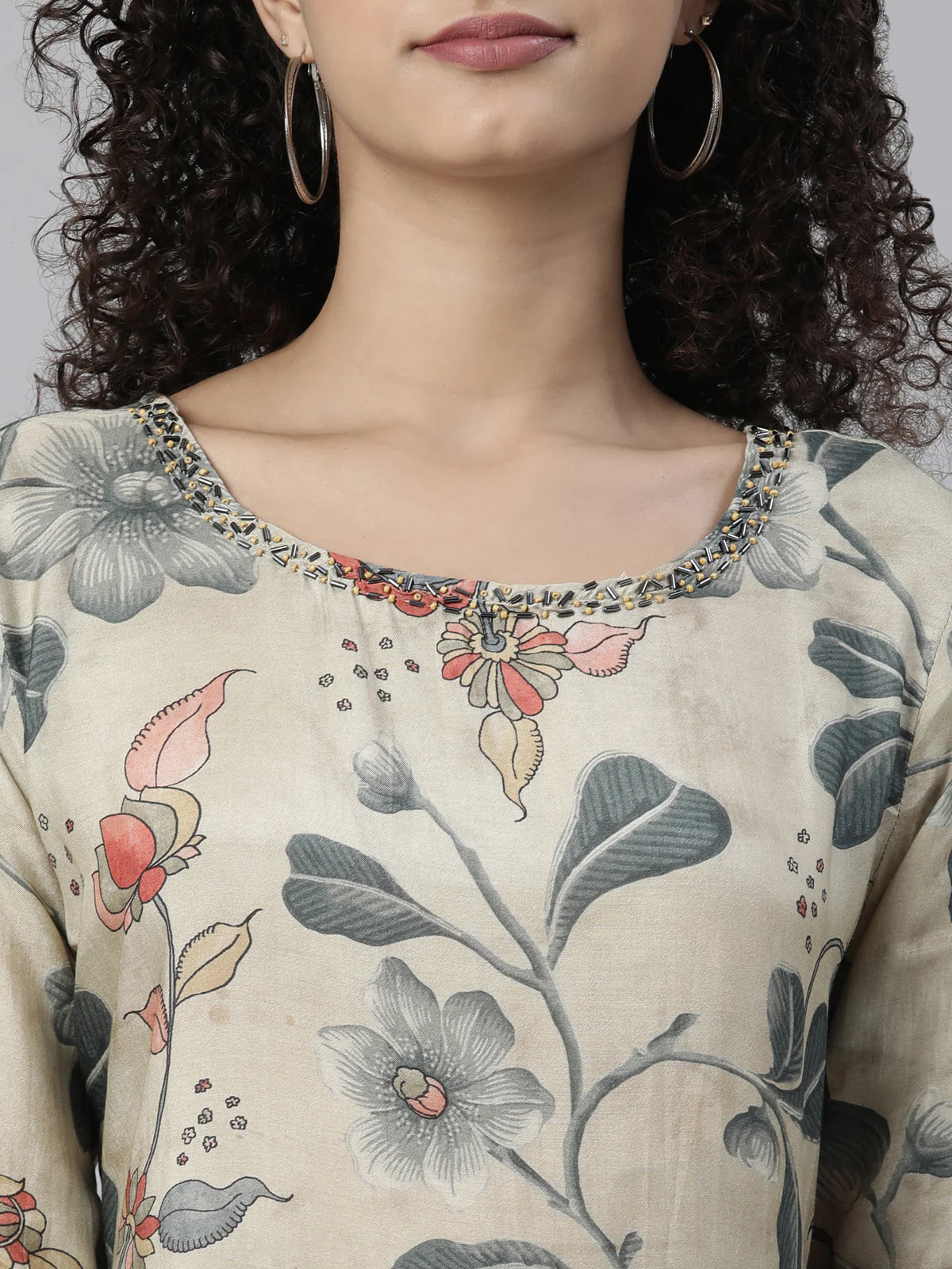 Neerus Cream Regular Knee Length Printed Kurta Solid Trouser - Image 4