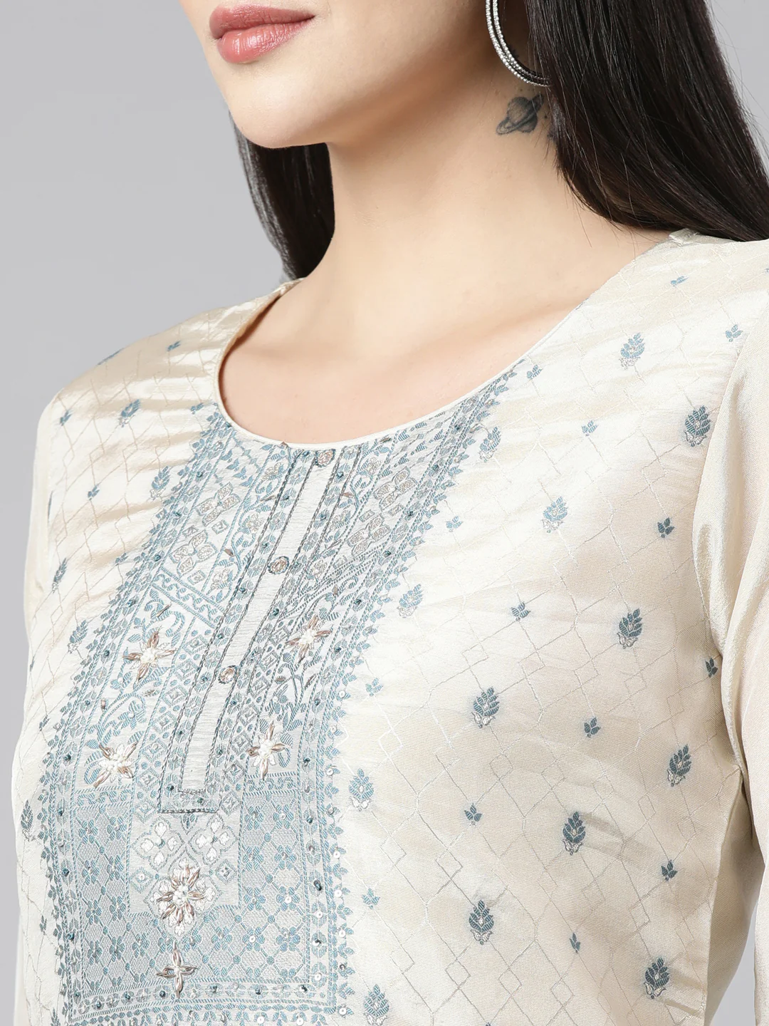 Neerus Cream Regular Straight Floral Kurta And Trousers With Dupatta - Image 4