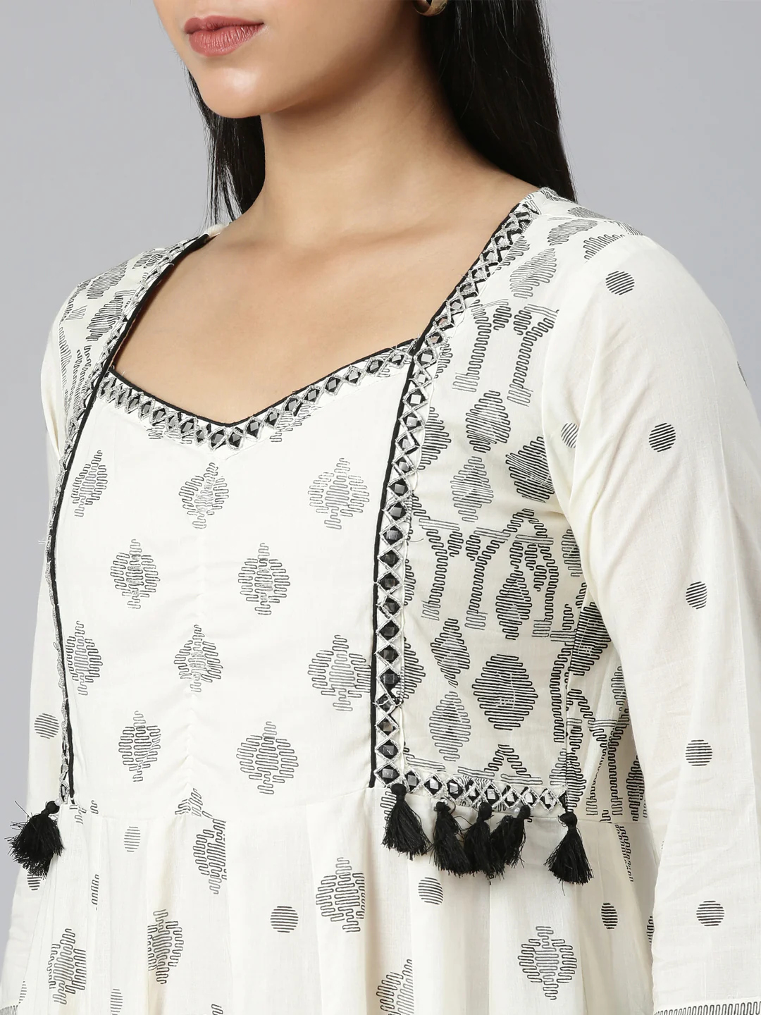 Neerus Cream Regular Straight Printed Kurta and Trousers With Dupatta - Image 4
