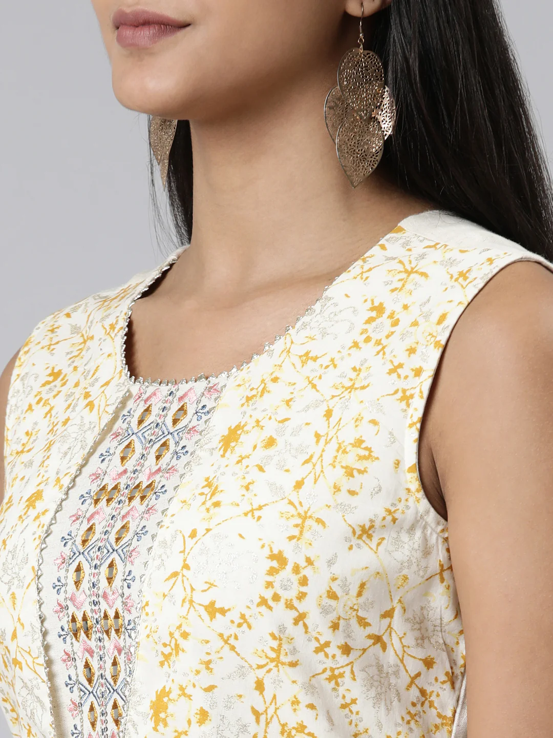 Neerus Cream Straight Printed Viscose Rayon Kurta - Image 4