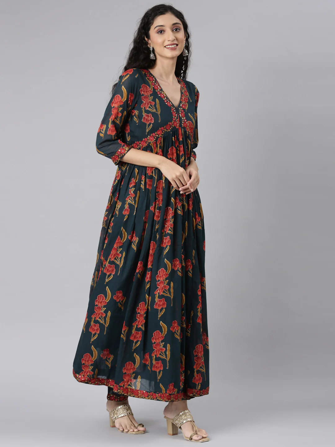 Neerus Green Curved Casual Floral Kurta and Trouser with Dupatta - Image 3