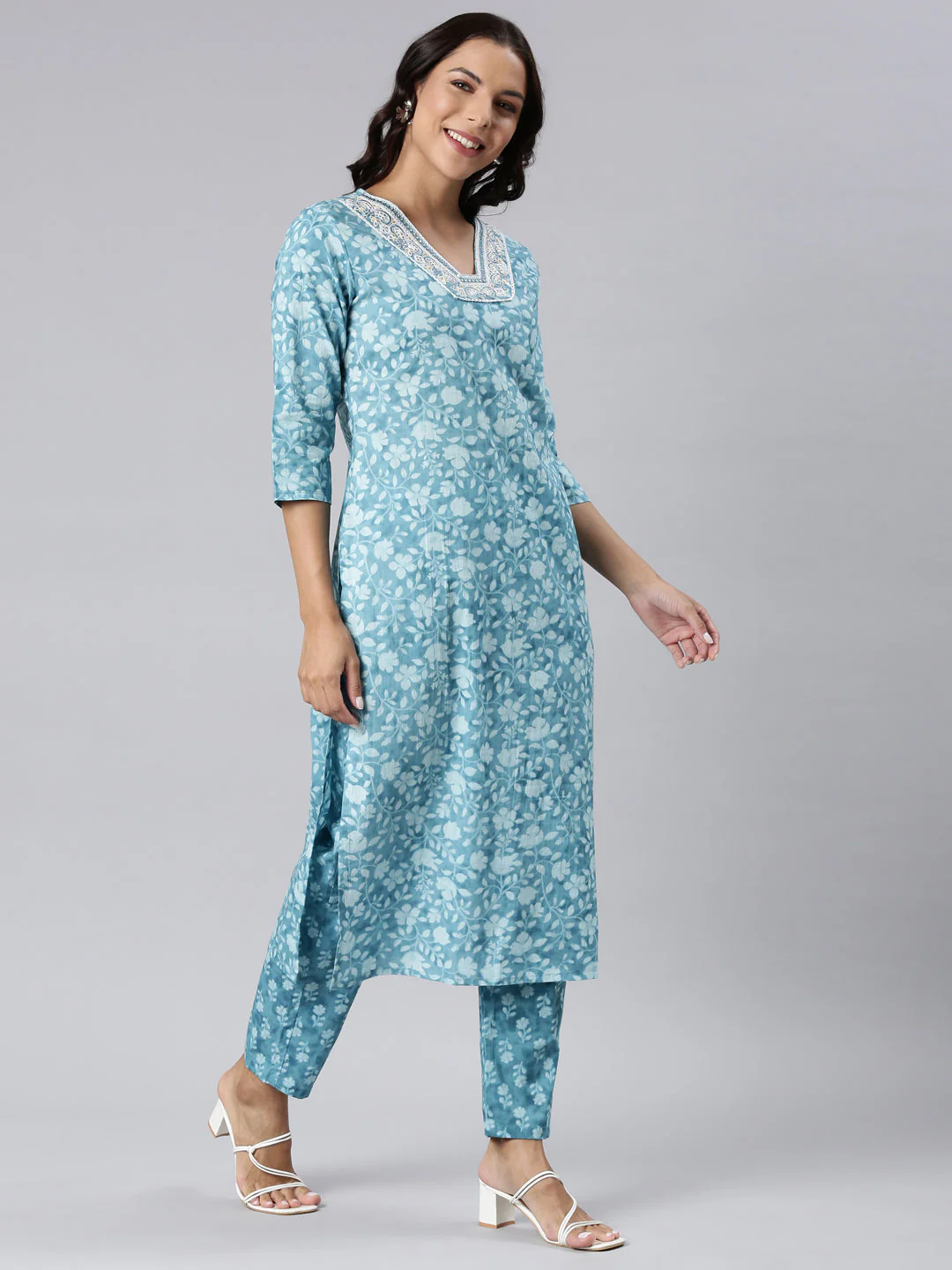 Neerus Green Panelled Straight Printed Kurta And Trousers With Dupatta - Image 3