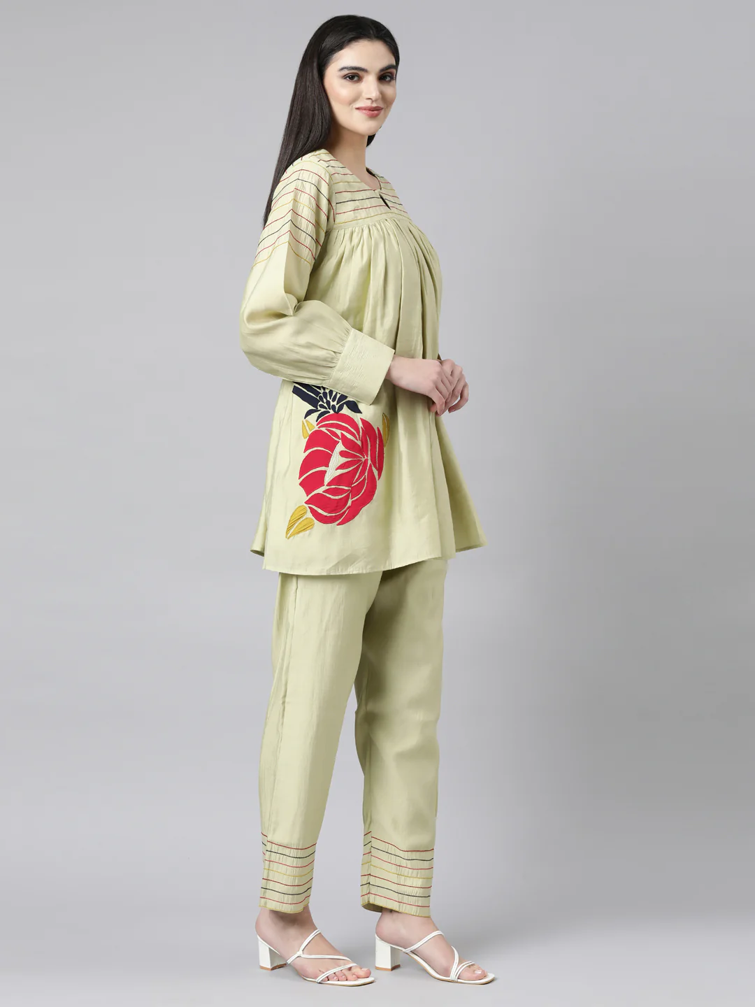 Neerus Green Pleated Straight Floral Top And Trousers - Image 2