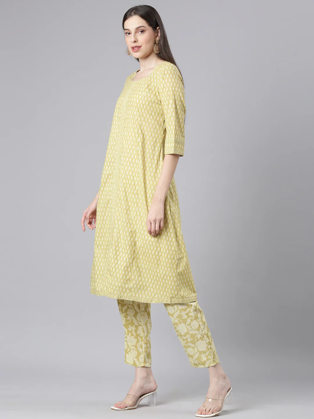 Neerus Green Printed Kurta and Trousers With Dupatta - Image 2