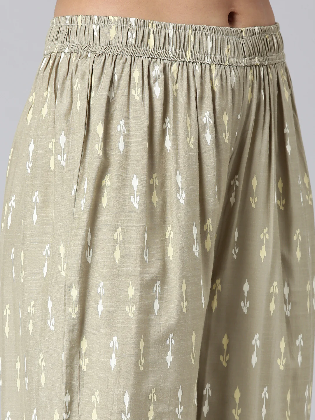 Neerus Green Printed Straight Kurta and Trousers - Image 6