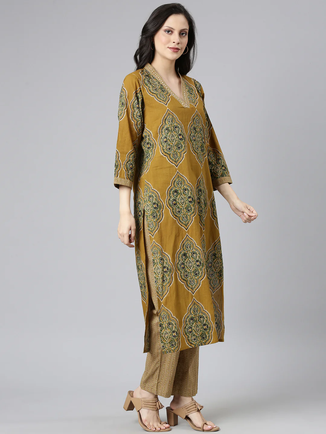 Neerus Green Printed Straight Kurta and Trousers - Image 2