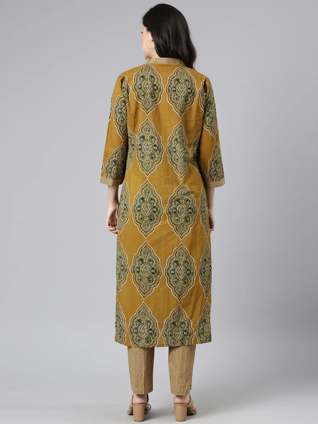 Neerus Green Printed Straight Kurta and Trousers - Image 3