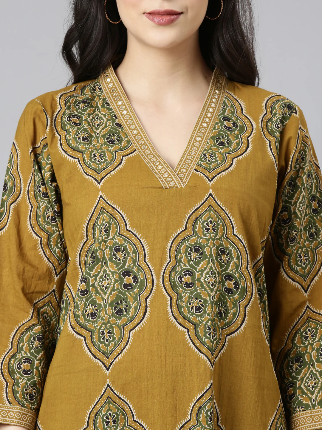Neerus Green Printed Straight Kurta and Trousers - Image 4