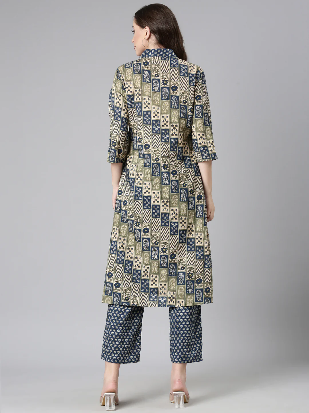 Neerus Green Printed Straight Kurta and Trousers - Image 3