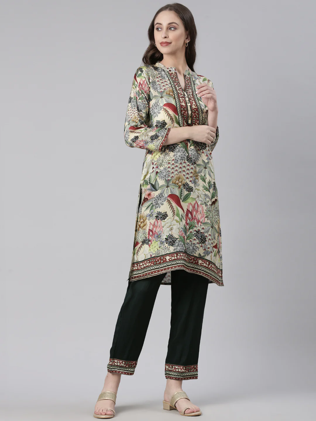 Neerus Green Printed Straight Kurta and Trousers - Image 2