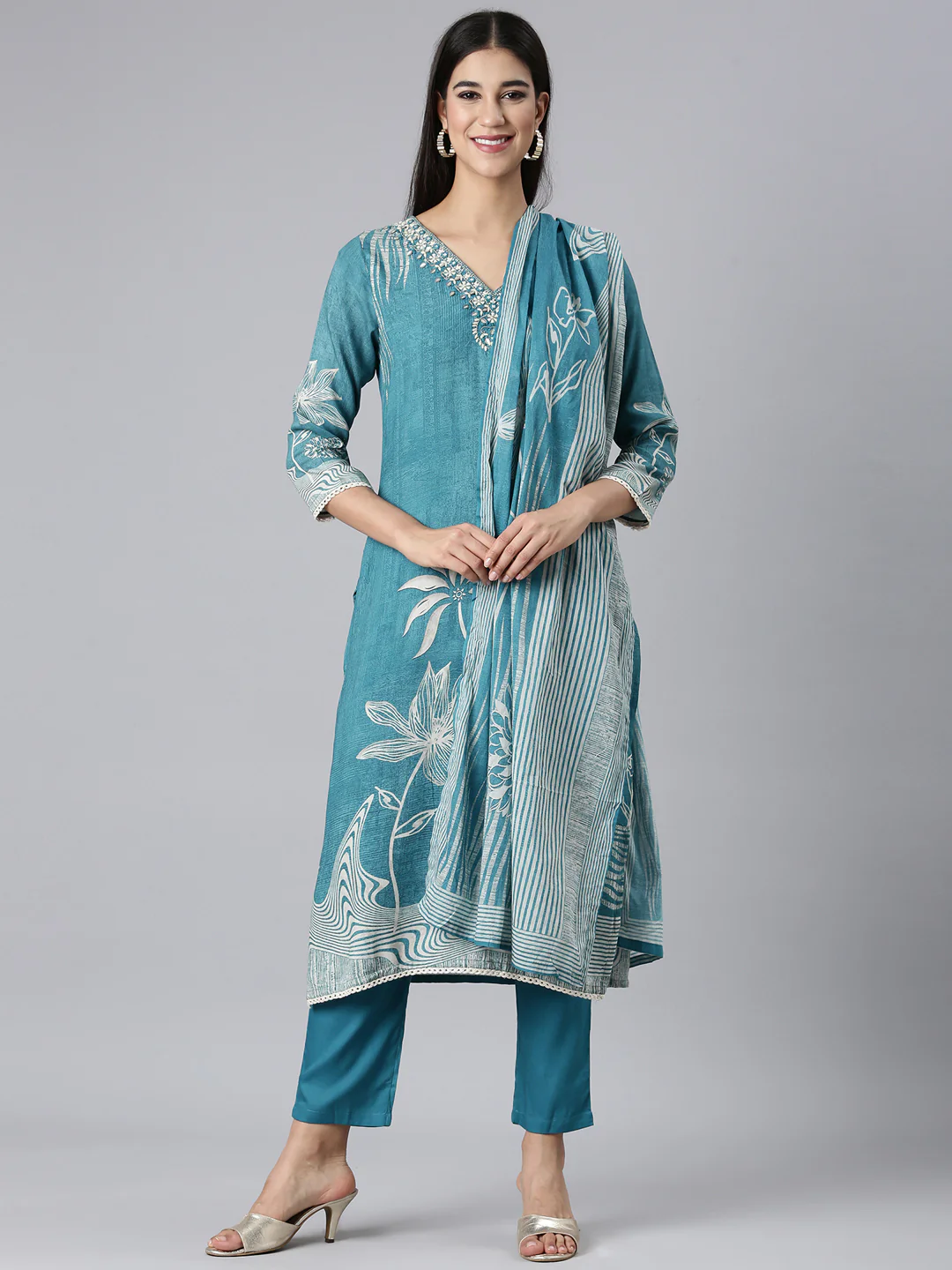 Neerus Green Printed Straight Kurta and Trousers With Dupatta