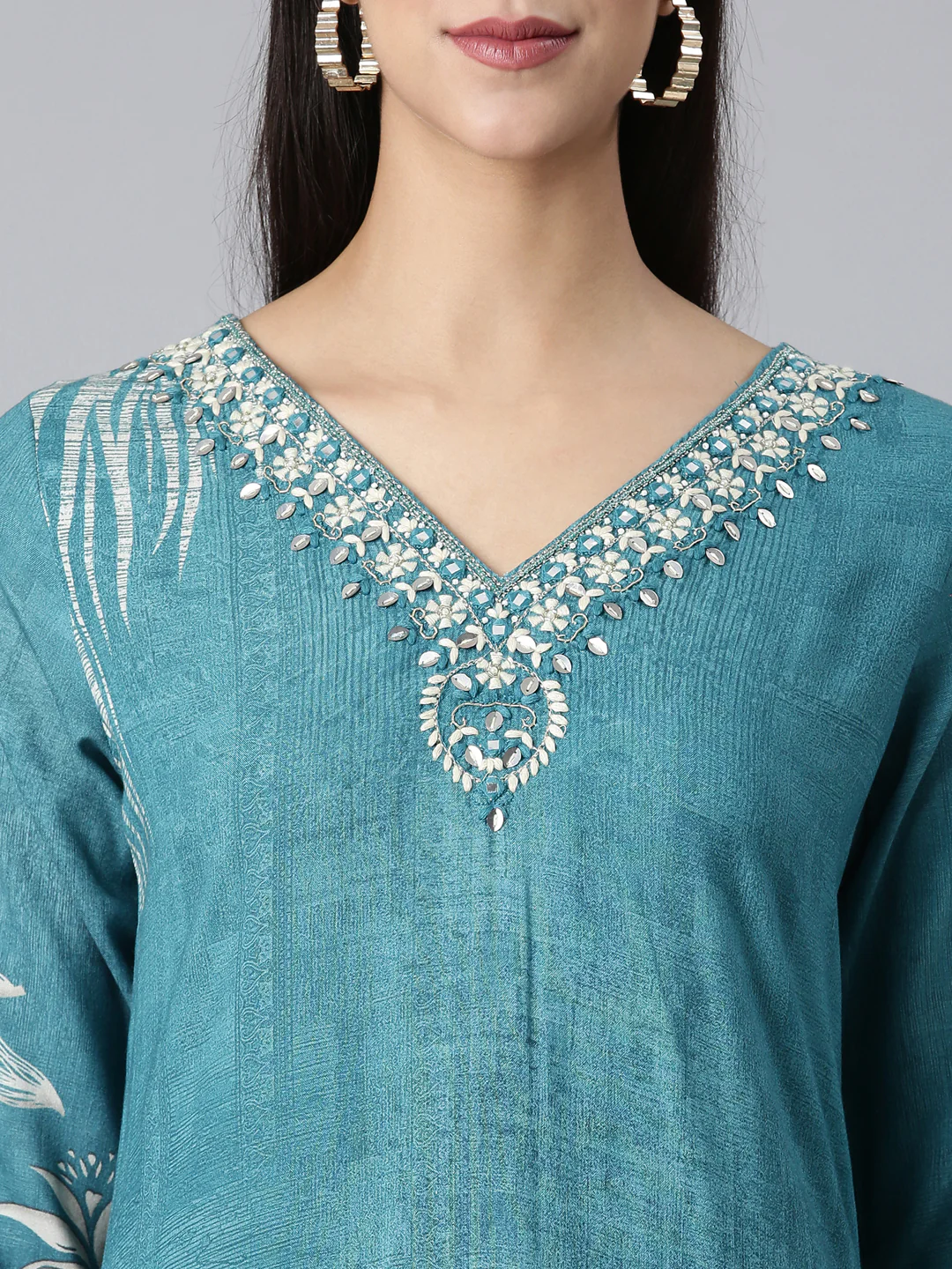 Neerus Green Printed Straight Kurta and Trousers With Dupatta - Image 4