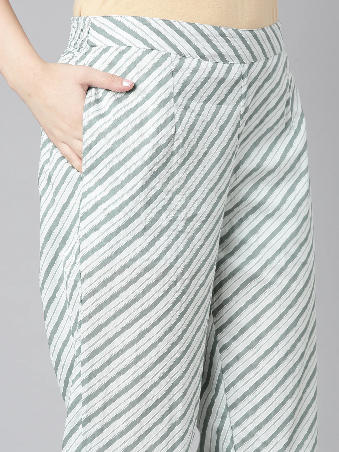 Neerus Green Printed Straight Kurta and Trousers With Dupatta - Image 6