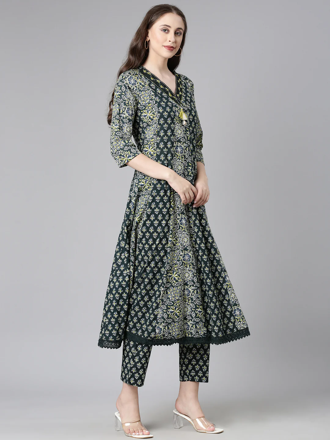 Neerus Green Printed Straight Kurta and Trousers With Dupatta - Image 2