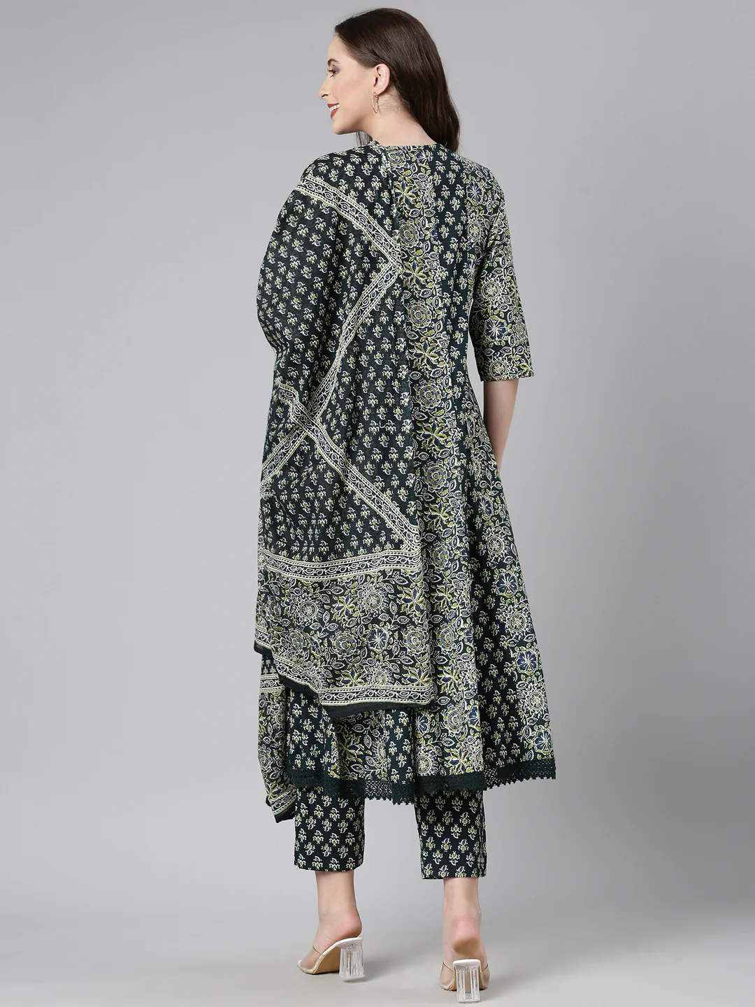 Neerus Green Printed Straight Kurta and Trousers With Dupatta - Image 3