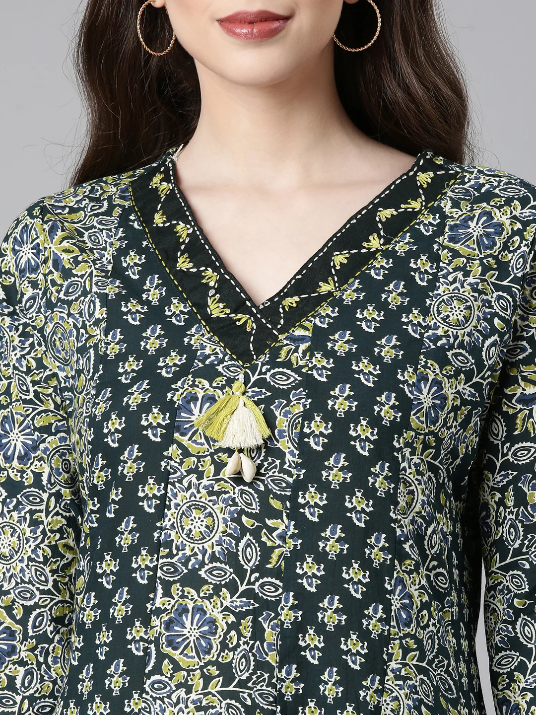 Neerus Green Printed Straight Kurta and Trousers With Dupatta - Image 4