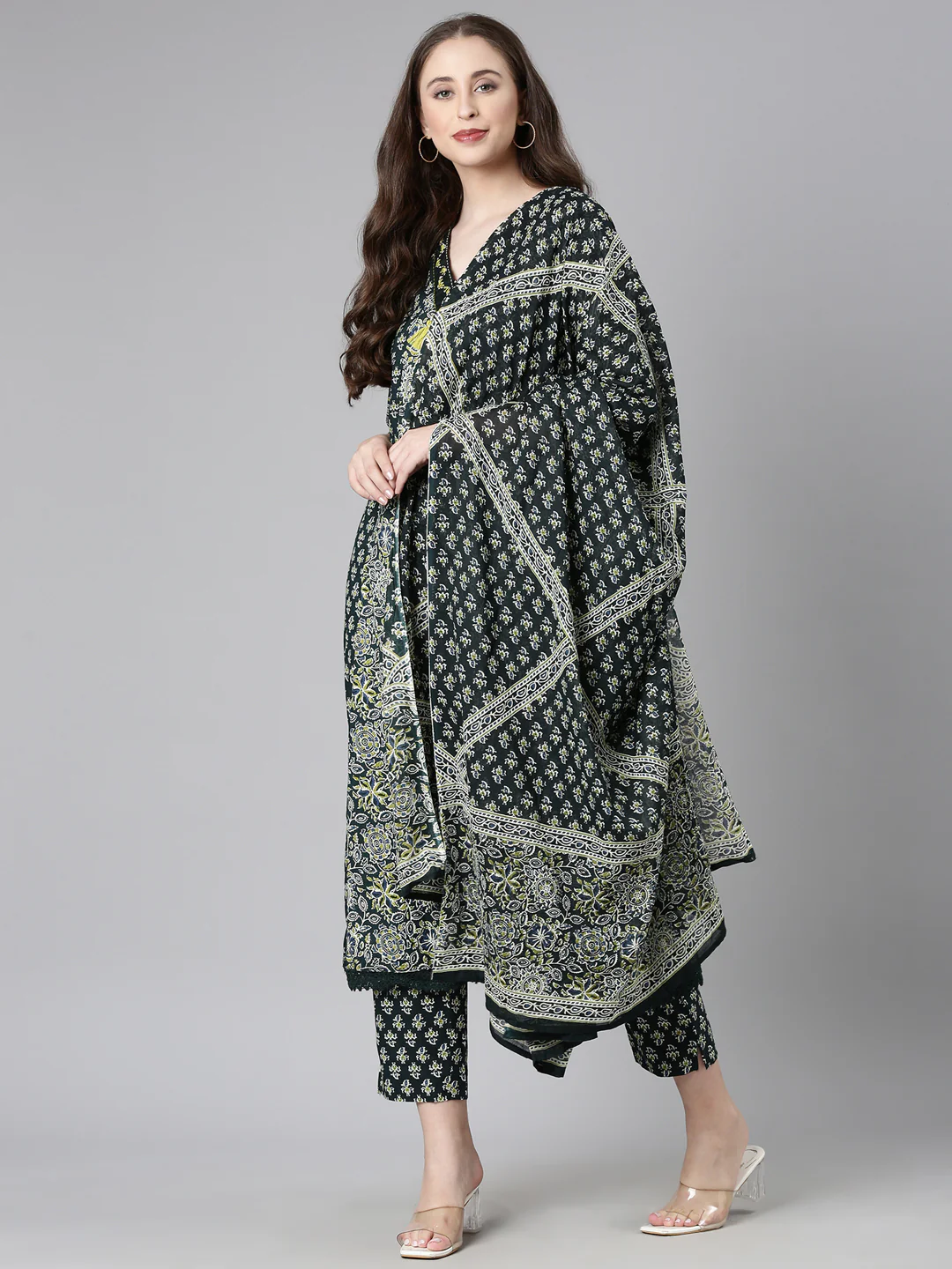 Neerus Green Printed Straight Kurta and Trousers With Dupatta - Image 5