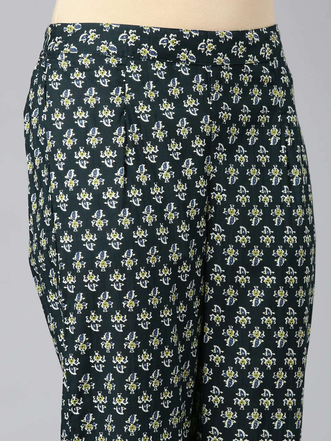 Neerus Green Printed Straight Kurta and Trousers With Dupatta - Image 6