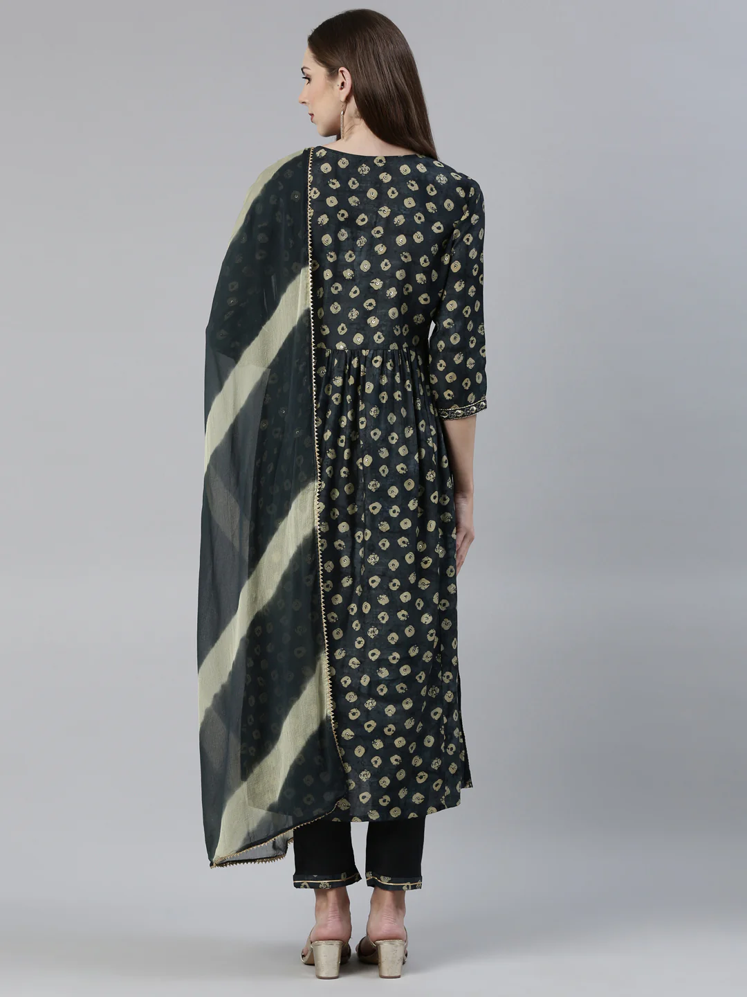 Neerus Green Regular Knee Length Printed Kurta Printed Trousers With Dupatta - Image 3