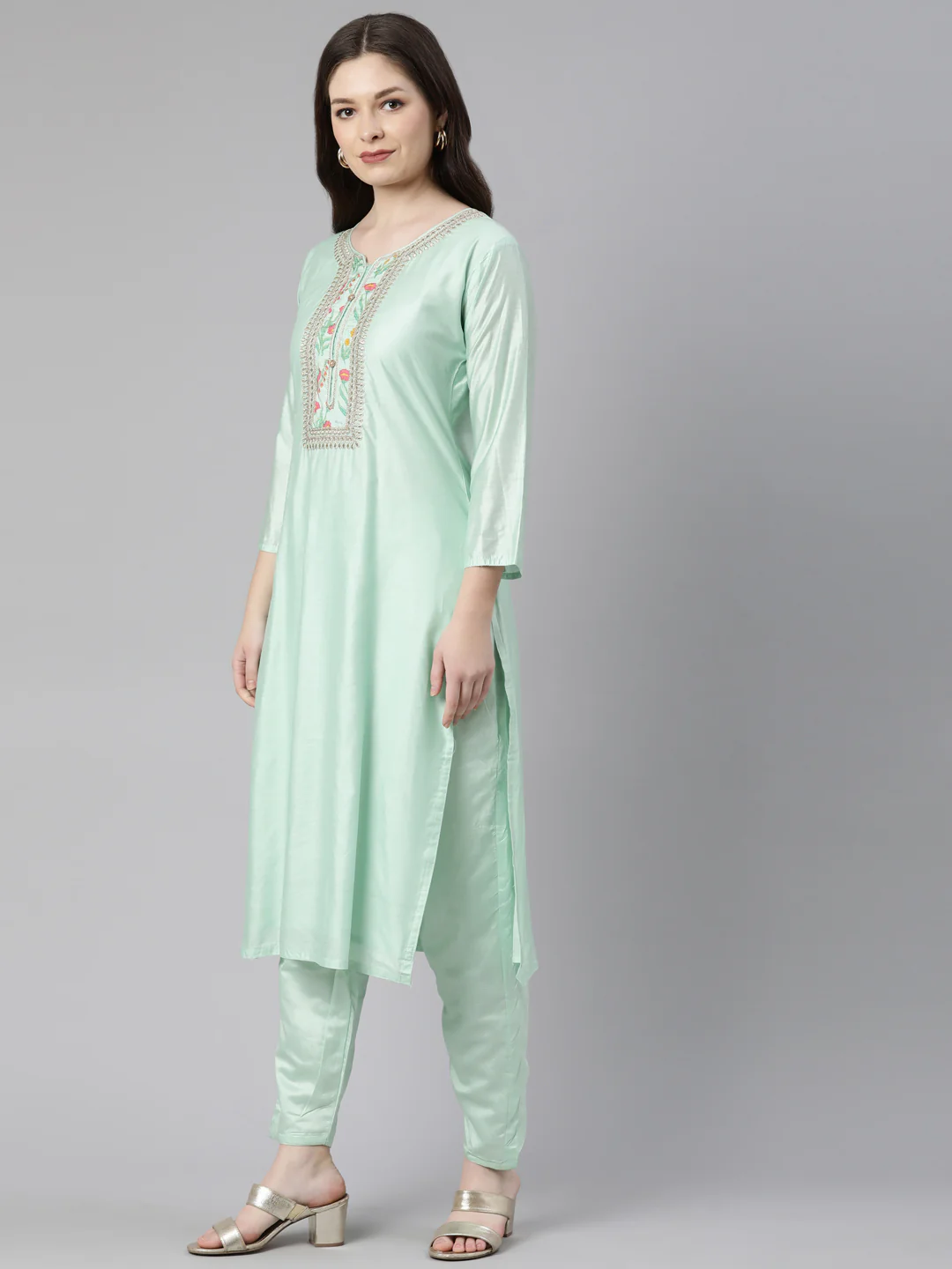 Neerus Green Regular Knee Length Solid Kurta Solid Trousers With Dupatta - Image 2