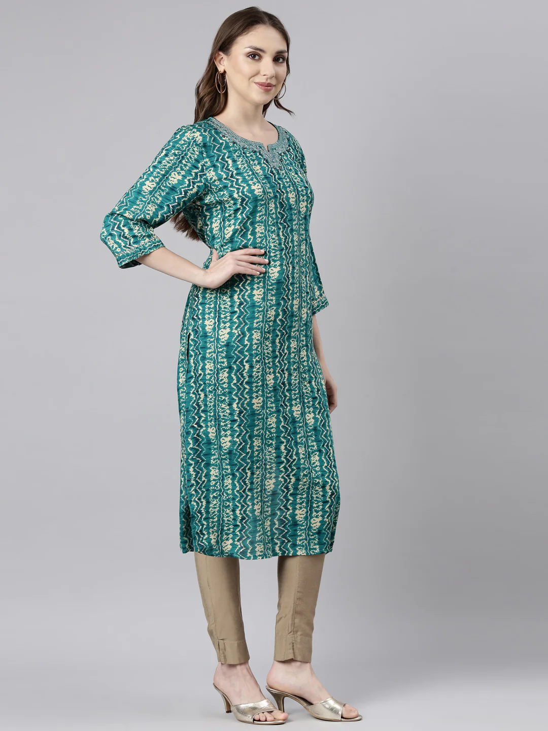 Neerus Green Regular Straight Chevron Kurta - Image 2