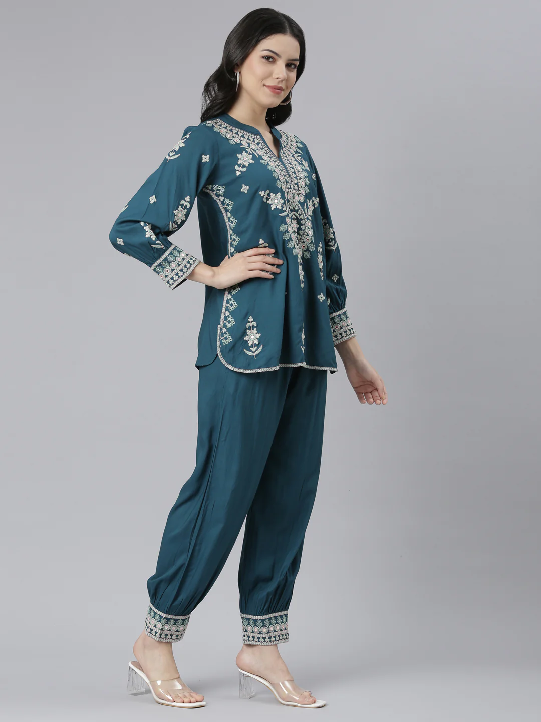 Neerus Green Regular Straight Floral Kurta And Salwar - Image 3