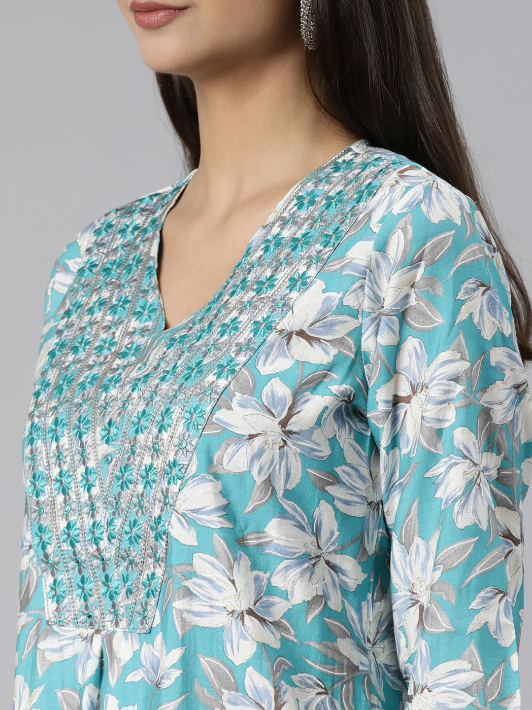 Neerus Green Regular Straight Floral Kurta And Trousers With Dupatta - Image 4