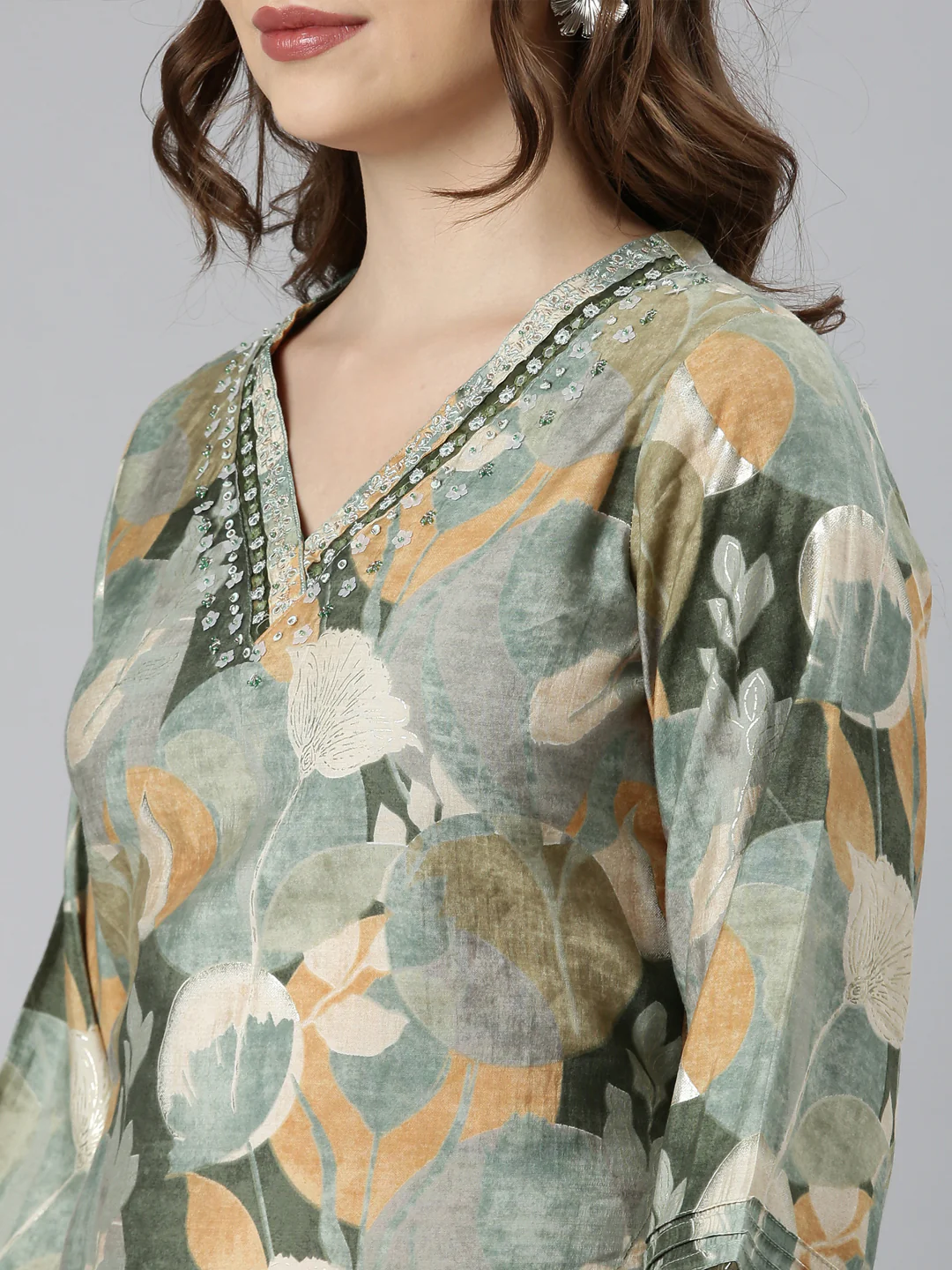 Neerus Green Regular Straight Floral Kurta And  Trousers With Dupatta - Image 4