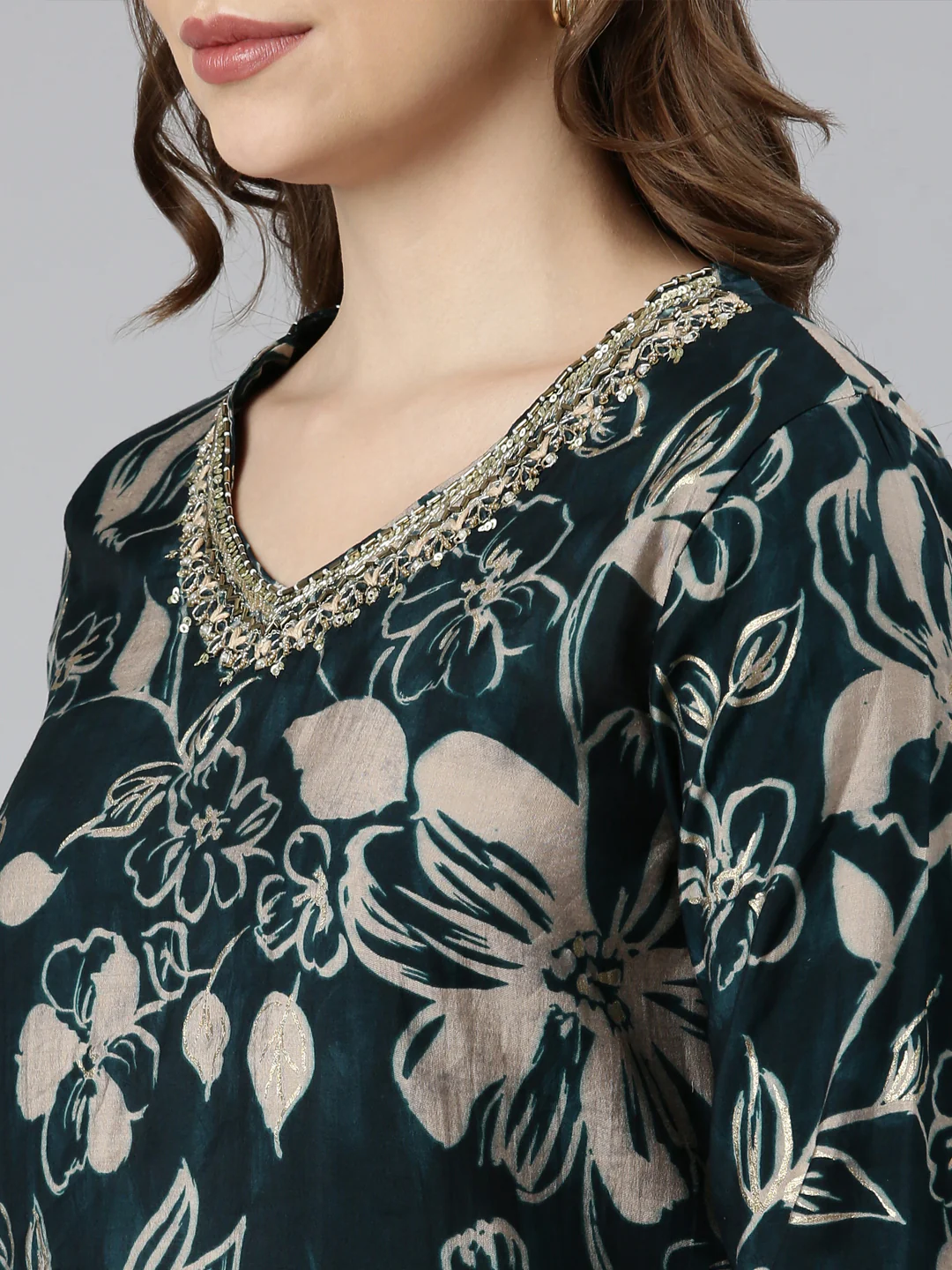 Neerus Green Regular Straight Floral Kurta And  Trousers With Dupatta - Image 4