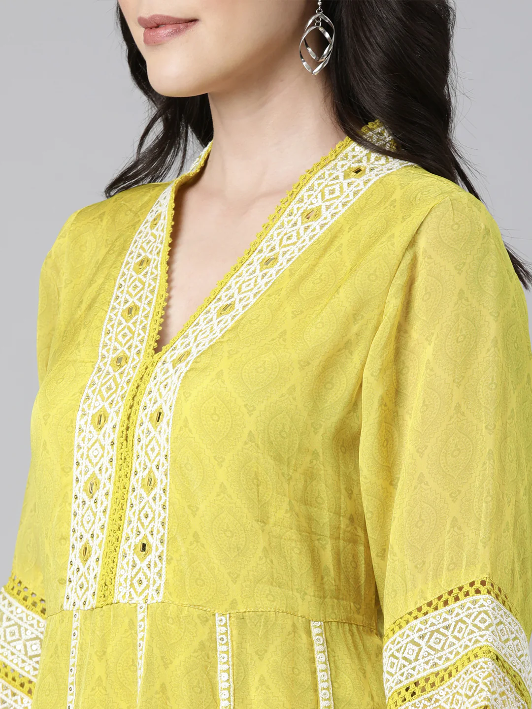 Neerus Green Regular Straight Floral Kurta And Trousers With Dupatta - Image 7