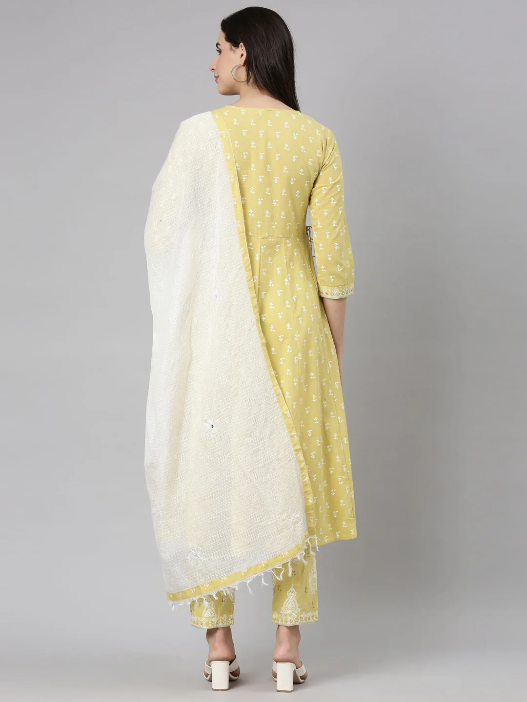Neerus Green Regular Straight Floral Kurta And  Trousers With Dupatta - Image 3
