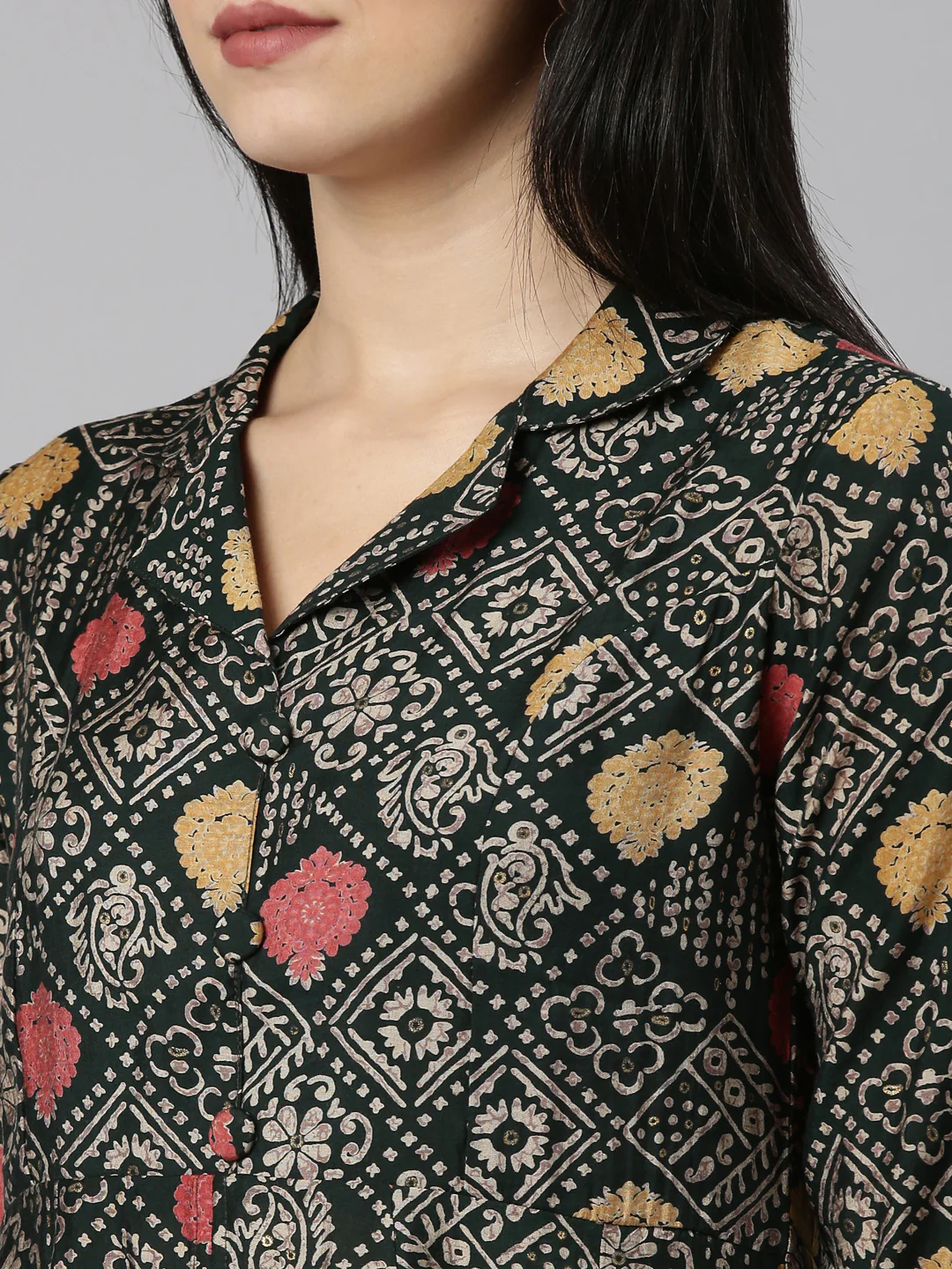 Neerus Green Regular Straight Printed Kurta And Trousers - Image 4