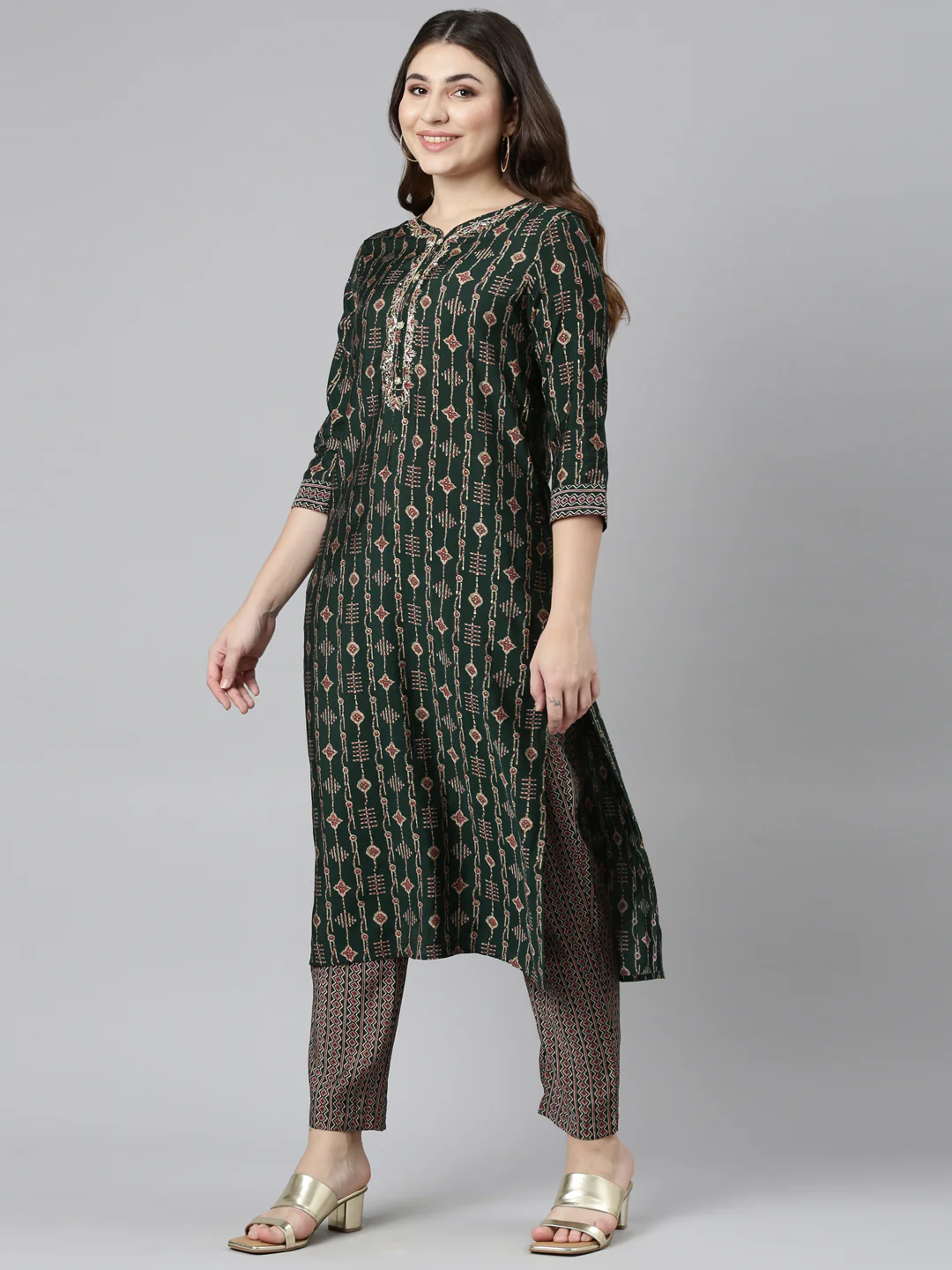 Neerus Green Regular Straight Printed Kurta And Trousers With Dupatta - Image 2
