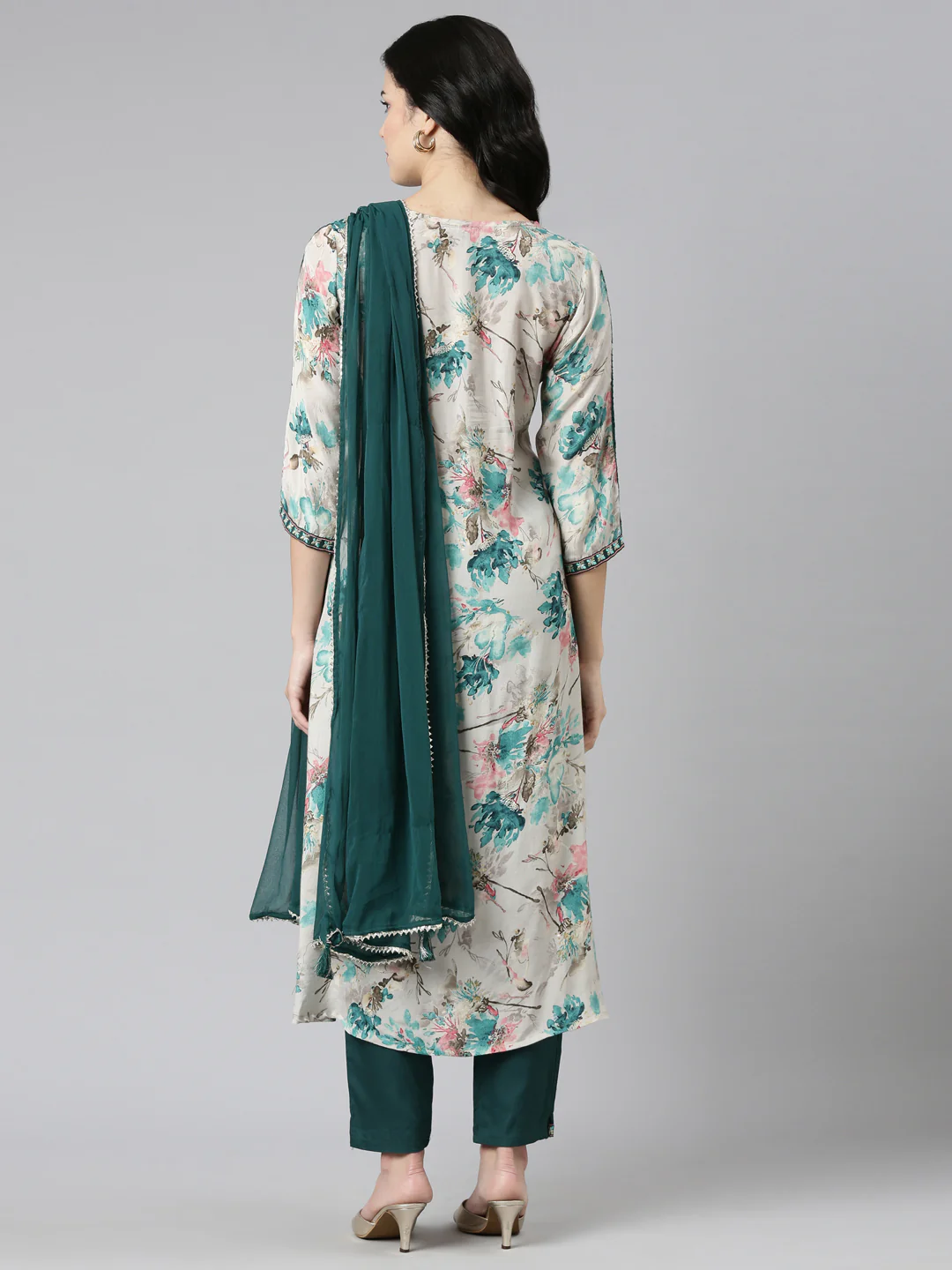 Neerus Green Regular Straight Printed Kurta And Trousers With Dupatta - Image 3